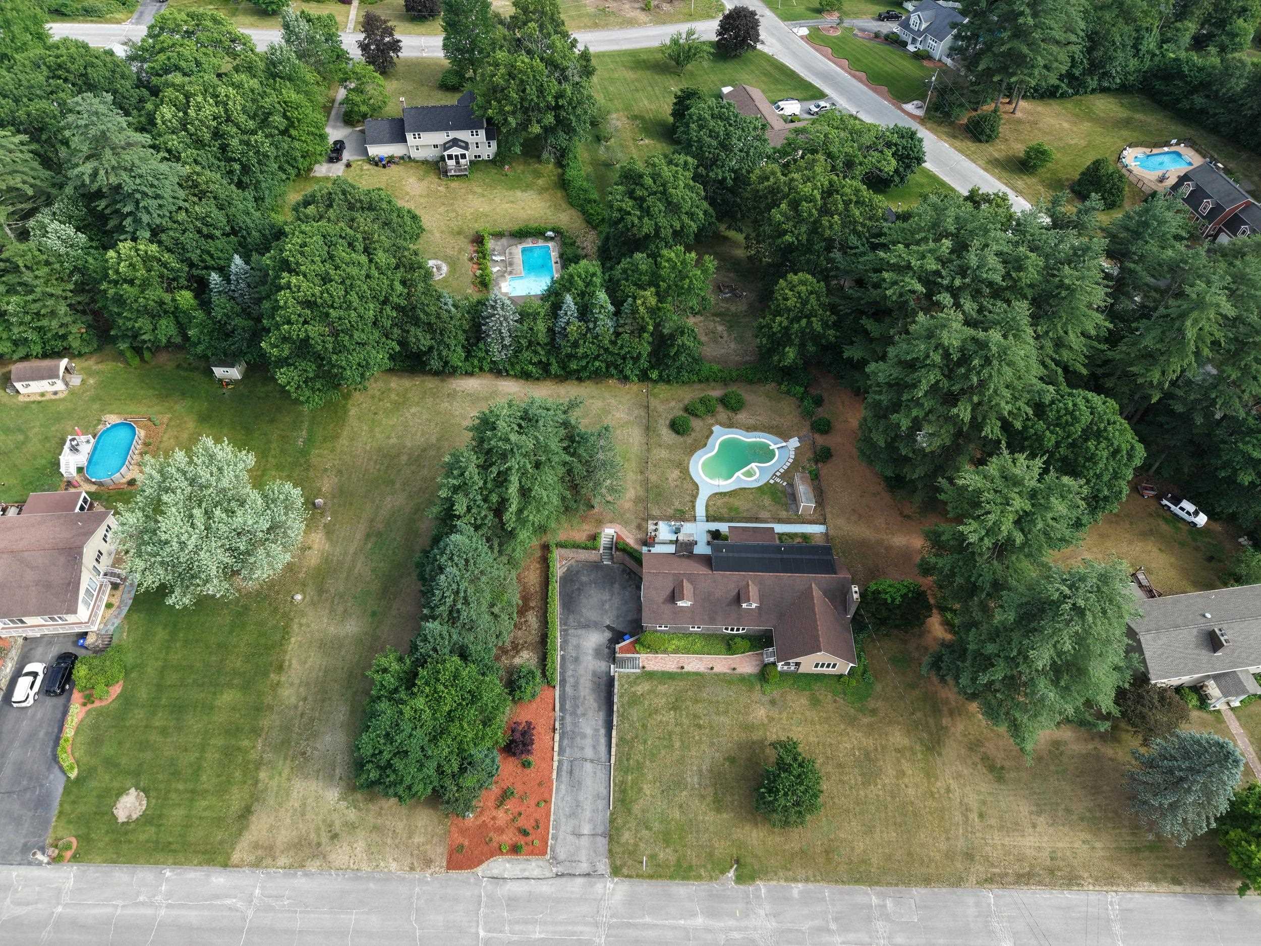 3 Mockingbird Ln, Hudson, NH 03051