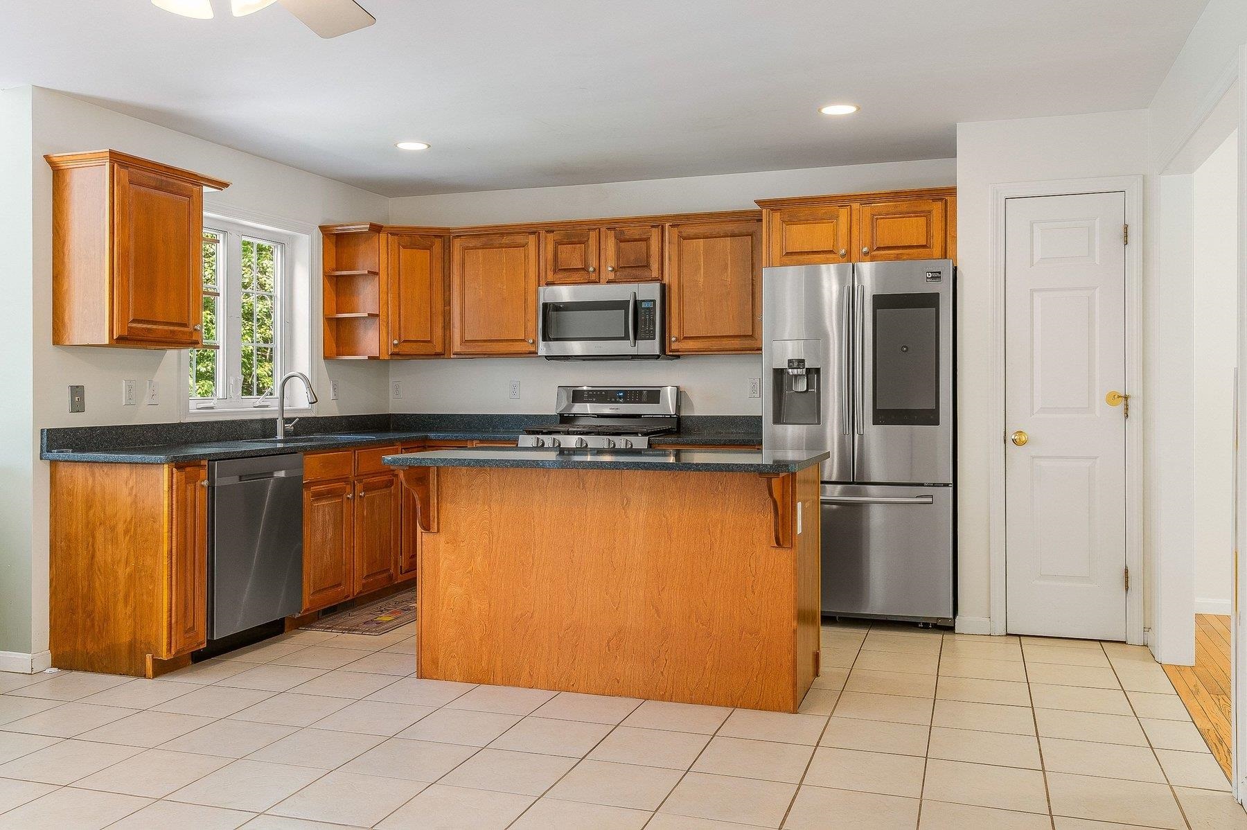 27 Susannahs Crossing, Dover, NH 03820