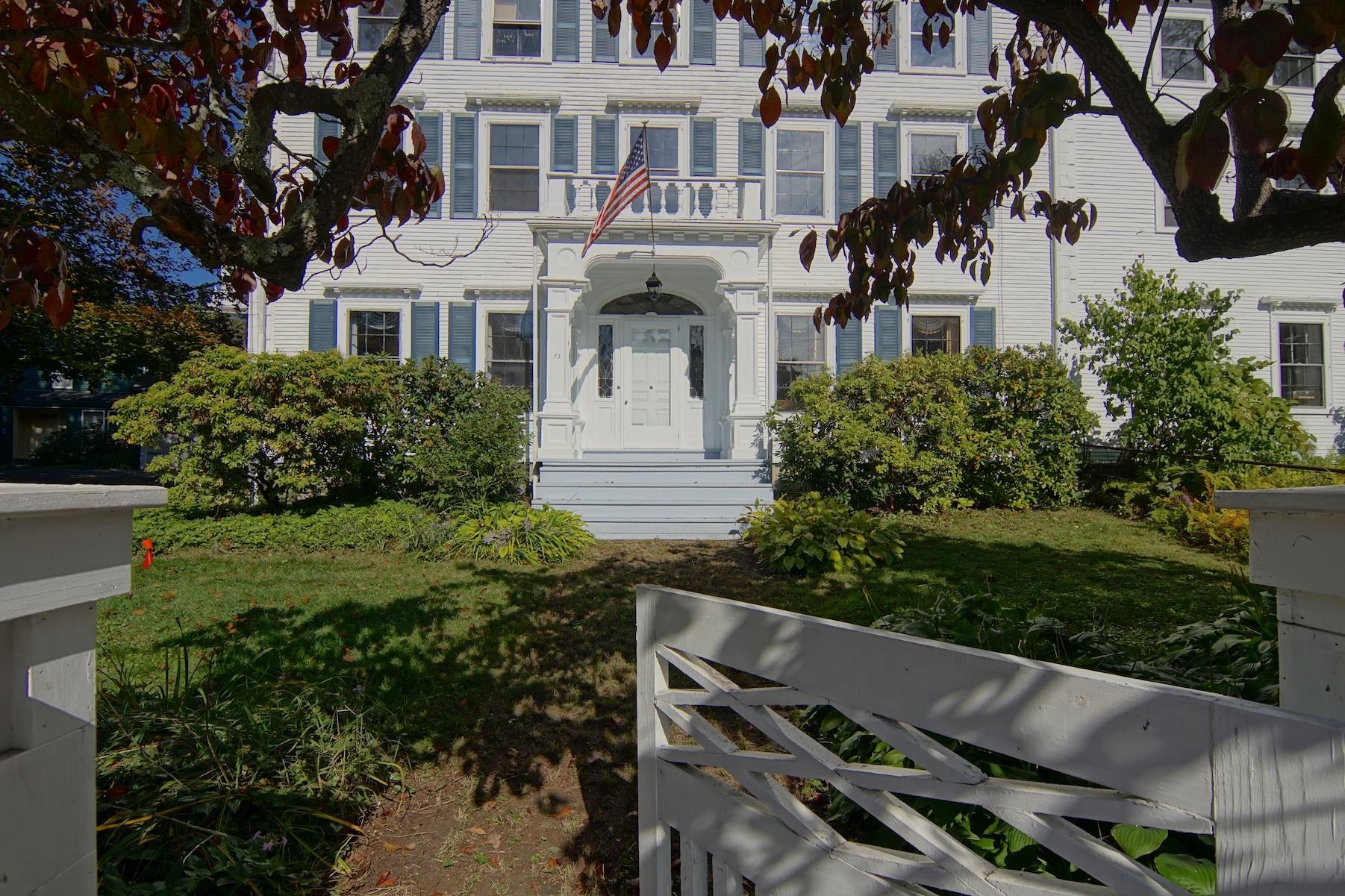 53 Austin St, Portsmouth, NH 03801