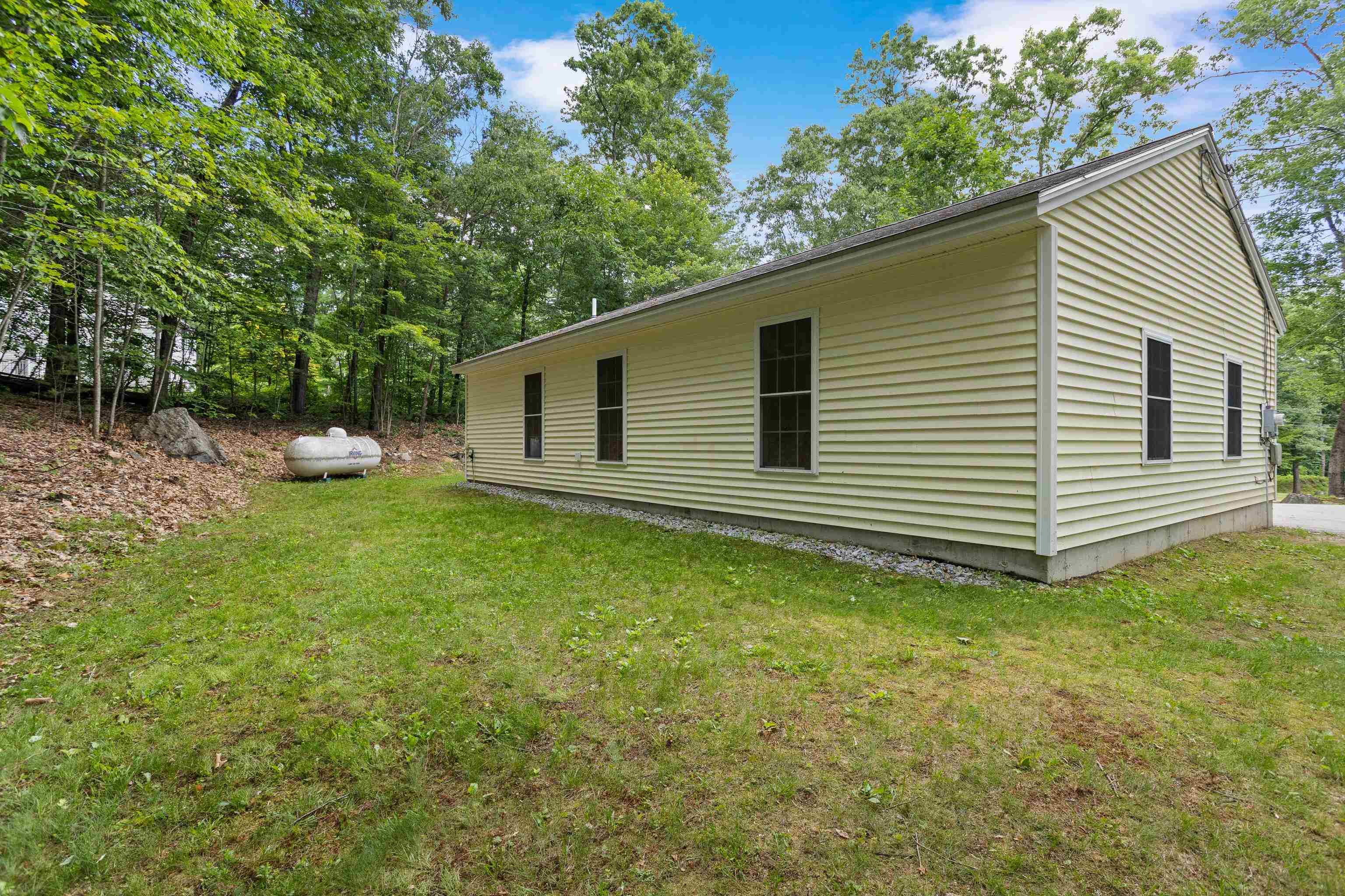 7 Lew Alice Dr, Boscawen, NH 03303