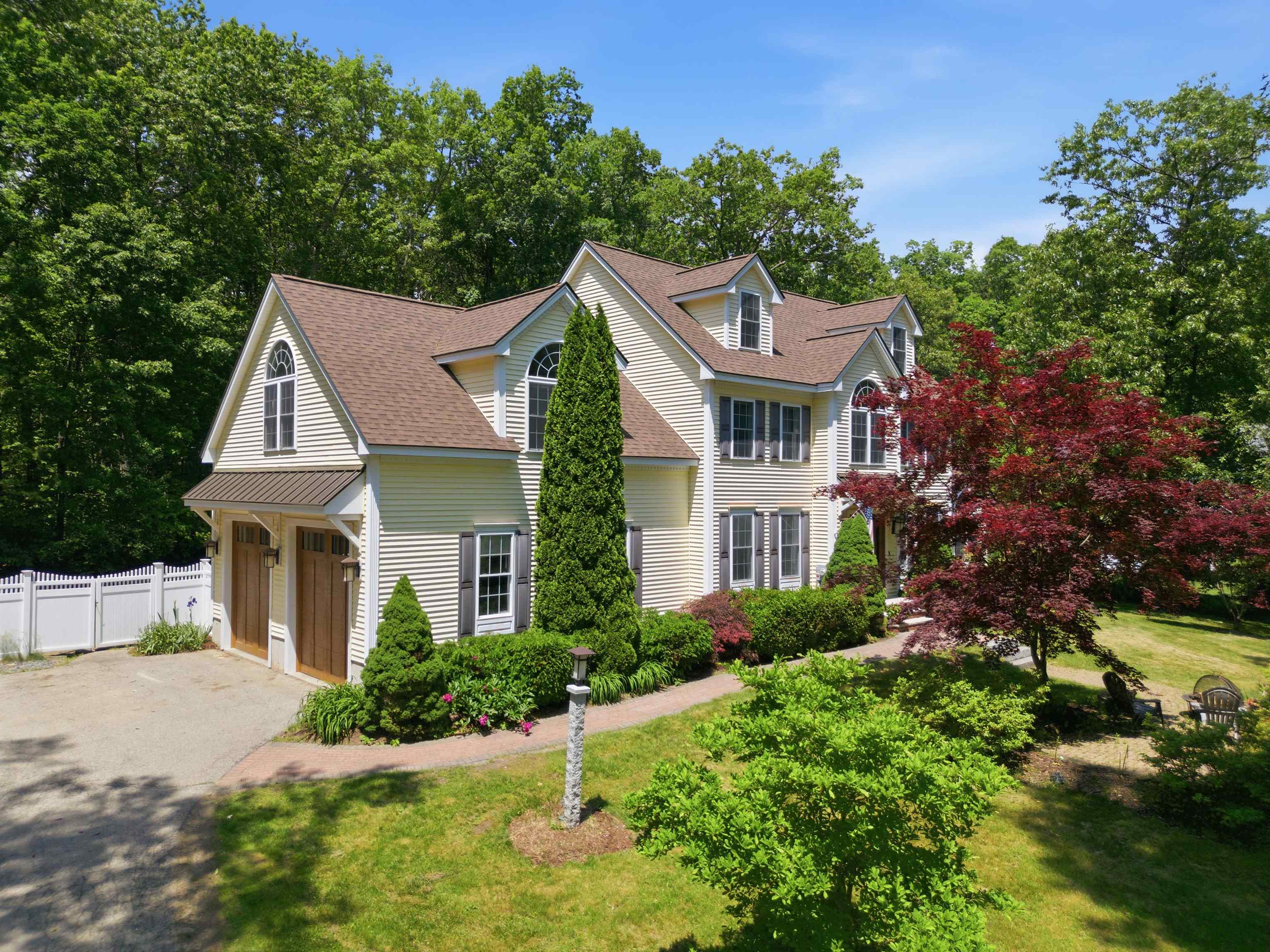 8 Evergreen Dr, Plaistow, NH 03865