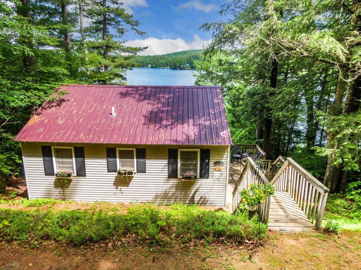 326 Hemlock Dr, Gilmanton, NH 03237