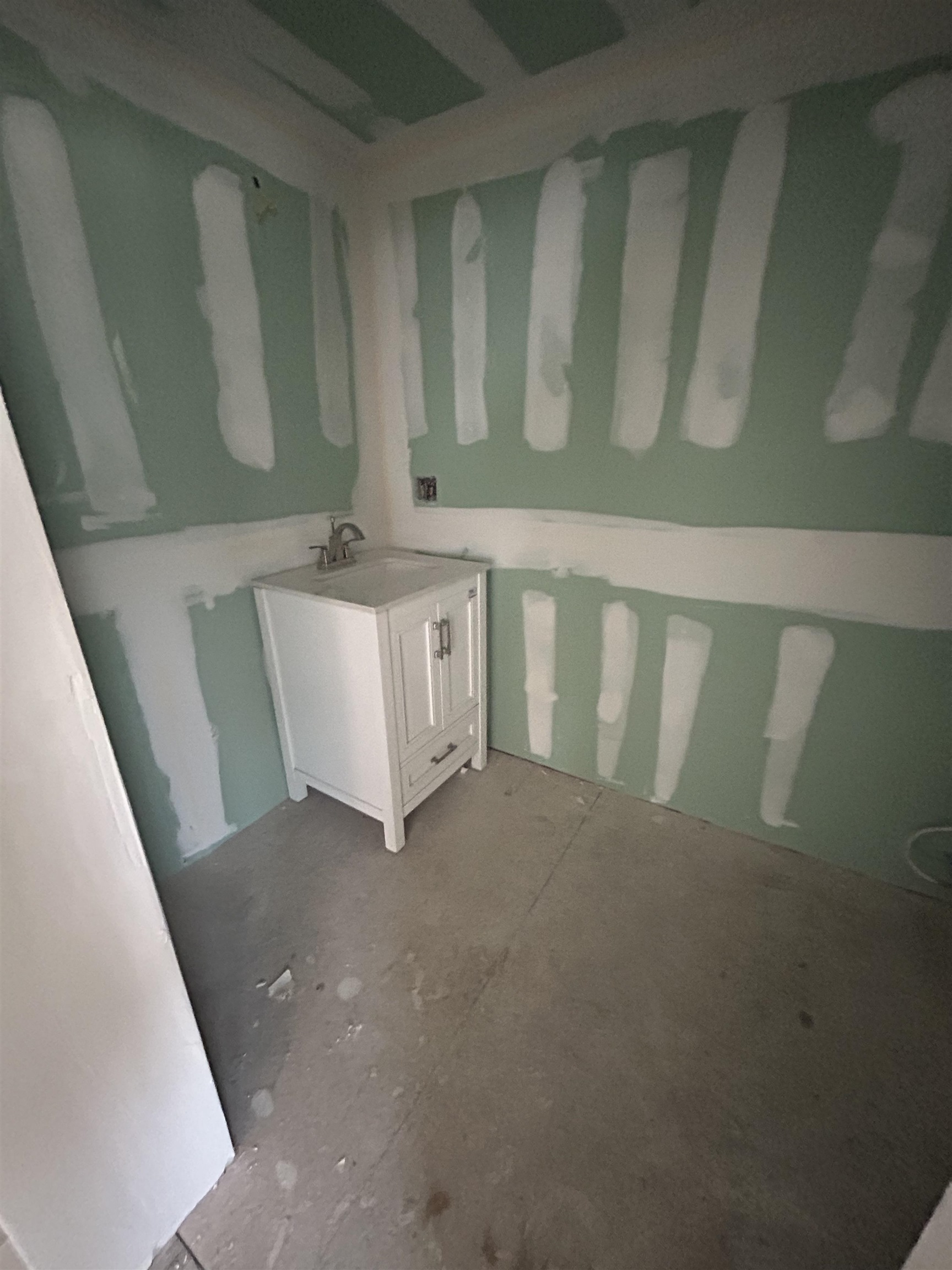 31-33 Howard St, Laconia, NH 03246
