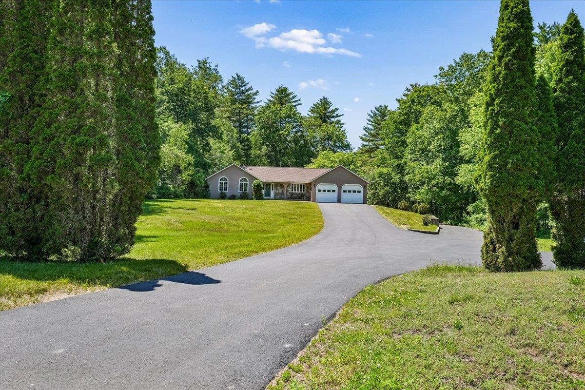 58 Joanne Dr, Hooksett, NH 03106
