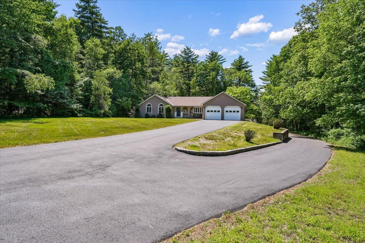58 Joanne Dr, Hooksett, NH 03106