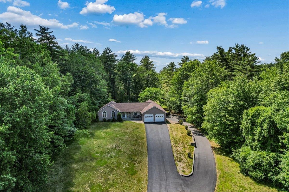 58 Joanne Dr, Hooksett, NH 03106
