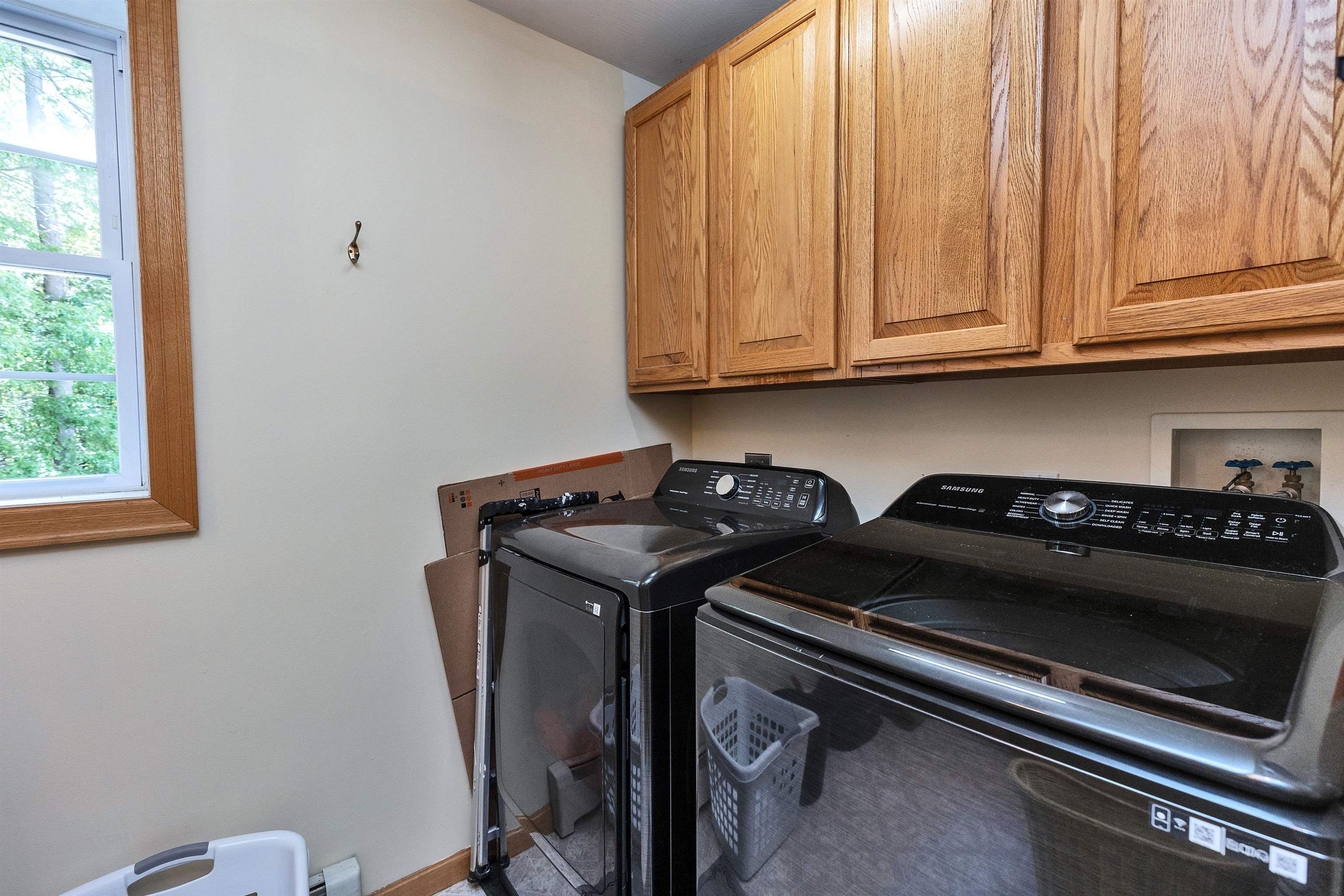64 Seasons Ln, Londonderry, NH 03053