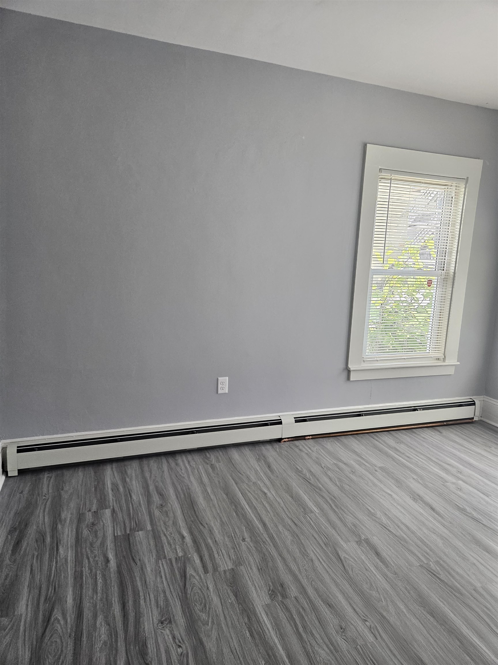 637 Harvard St, Manchester, NH 03103
