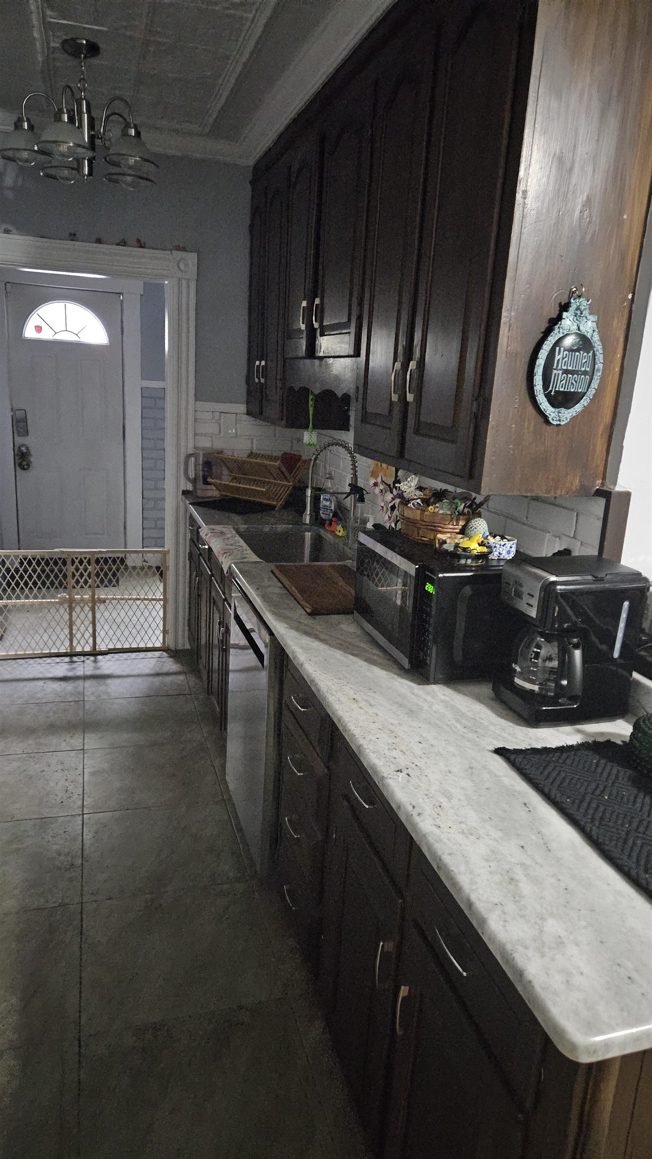637 Harvard St, Manchester, NH 03103