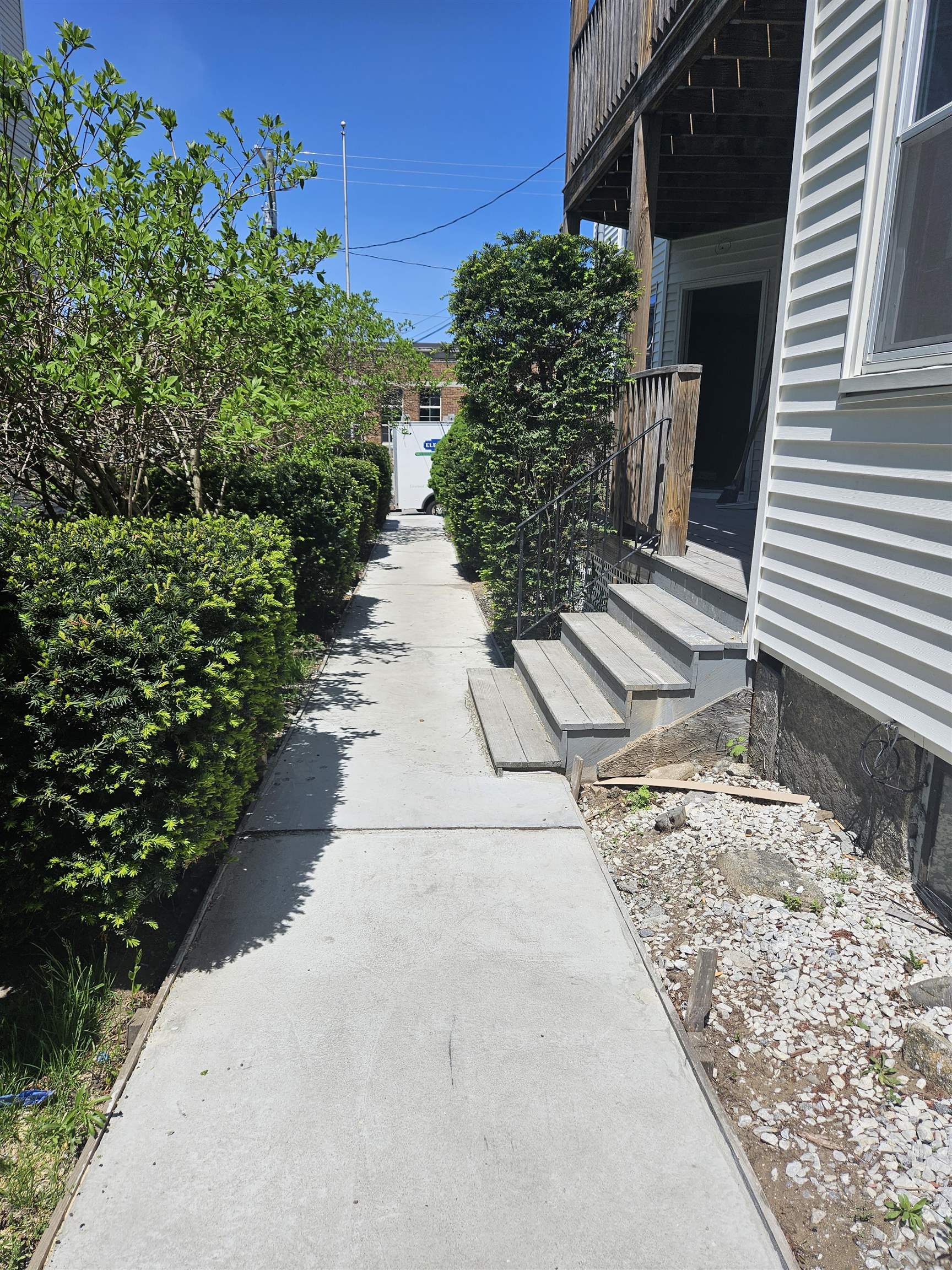 637 Harvard St, Manchester, NH 03103