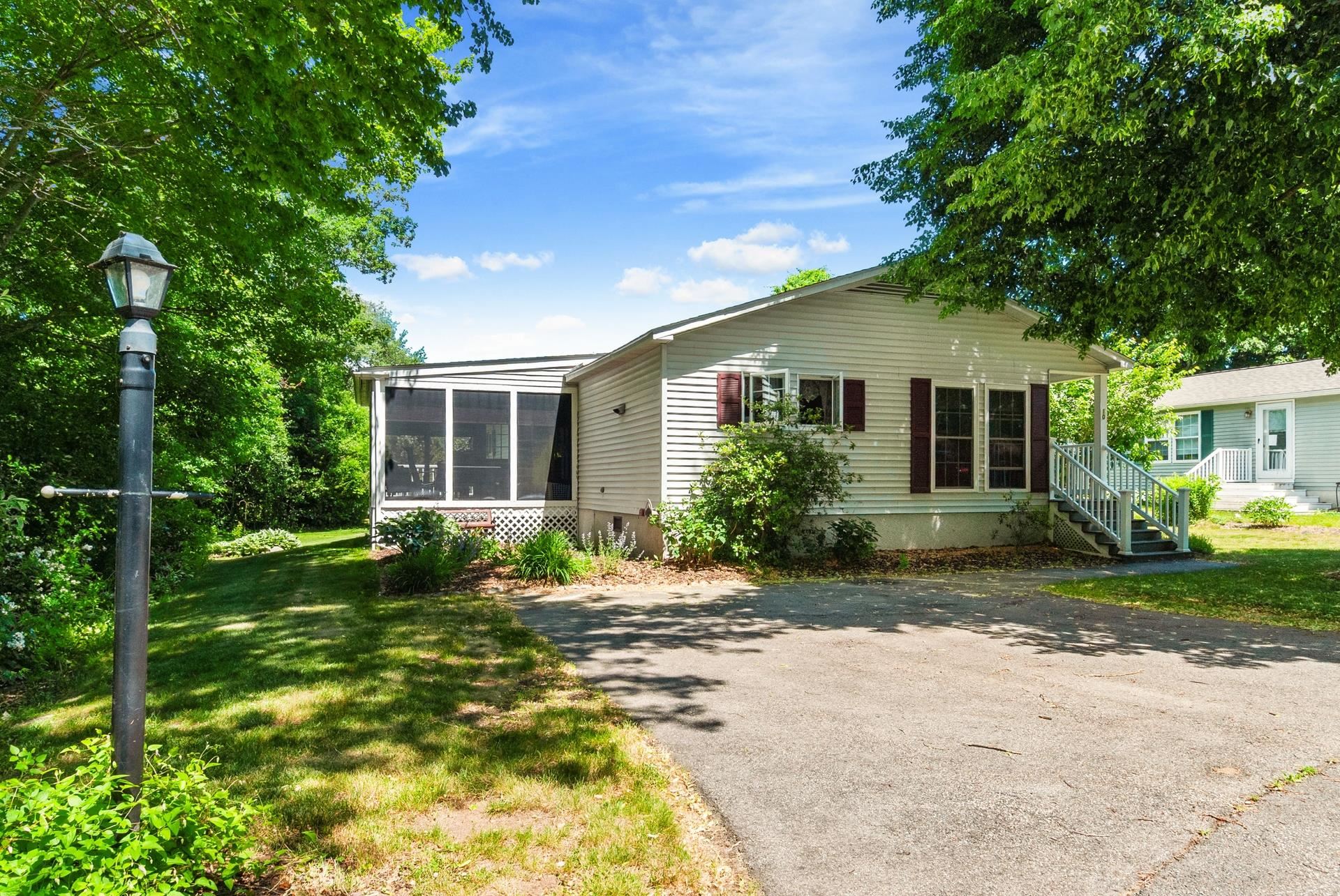 10 Aberdeen Dr, Stratham, NH 03885