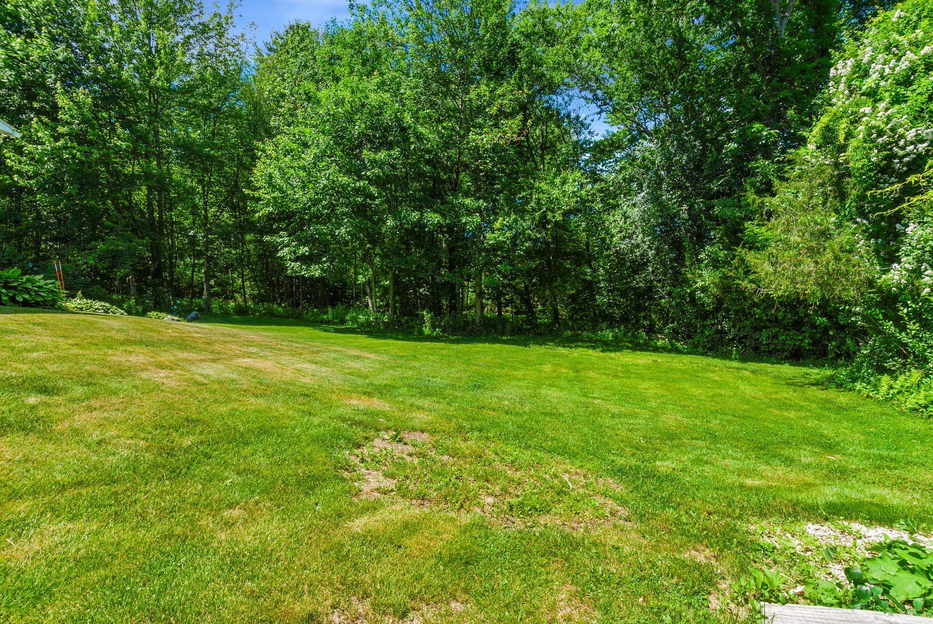 10 Aberdeen Dr, Stratham, NH 03885