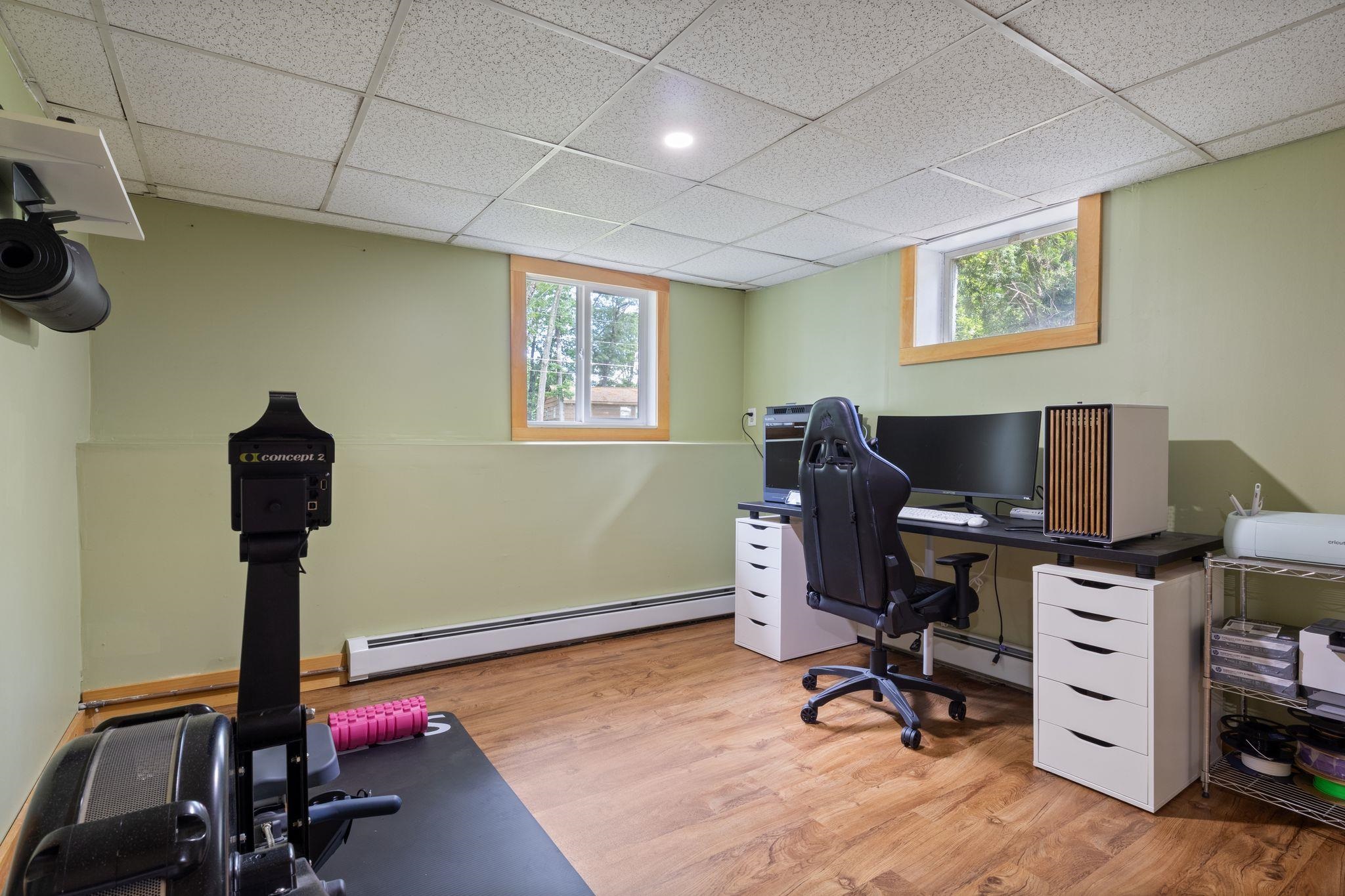 8 Diana Rd, Derry, NH 03038