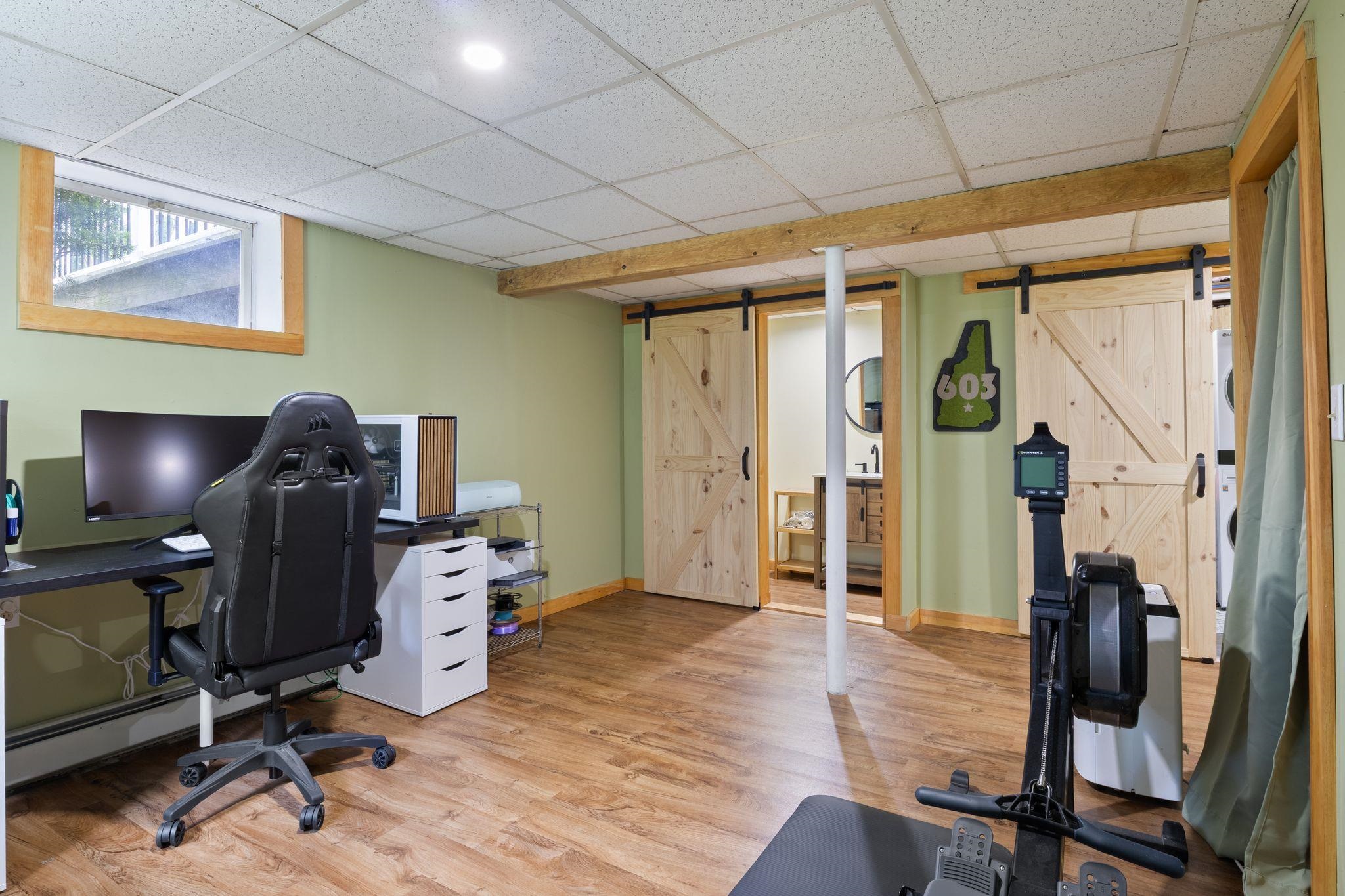 8 Diana Rd, Derry, NH 03038