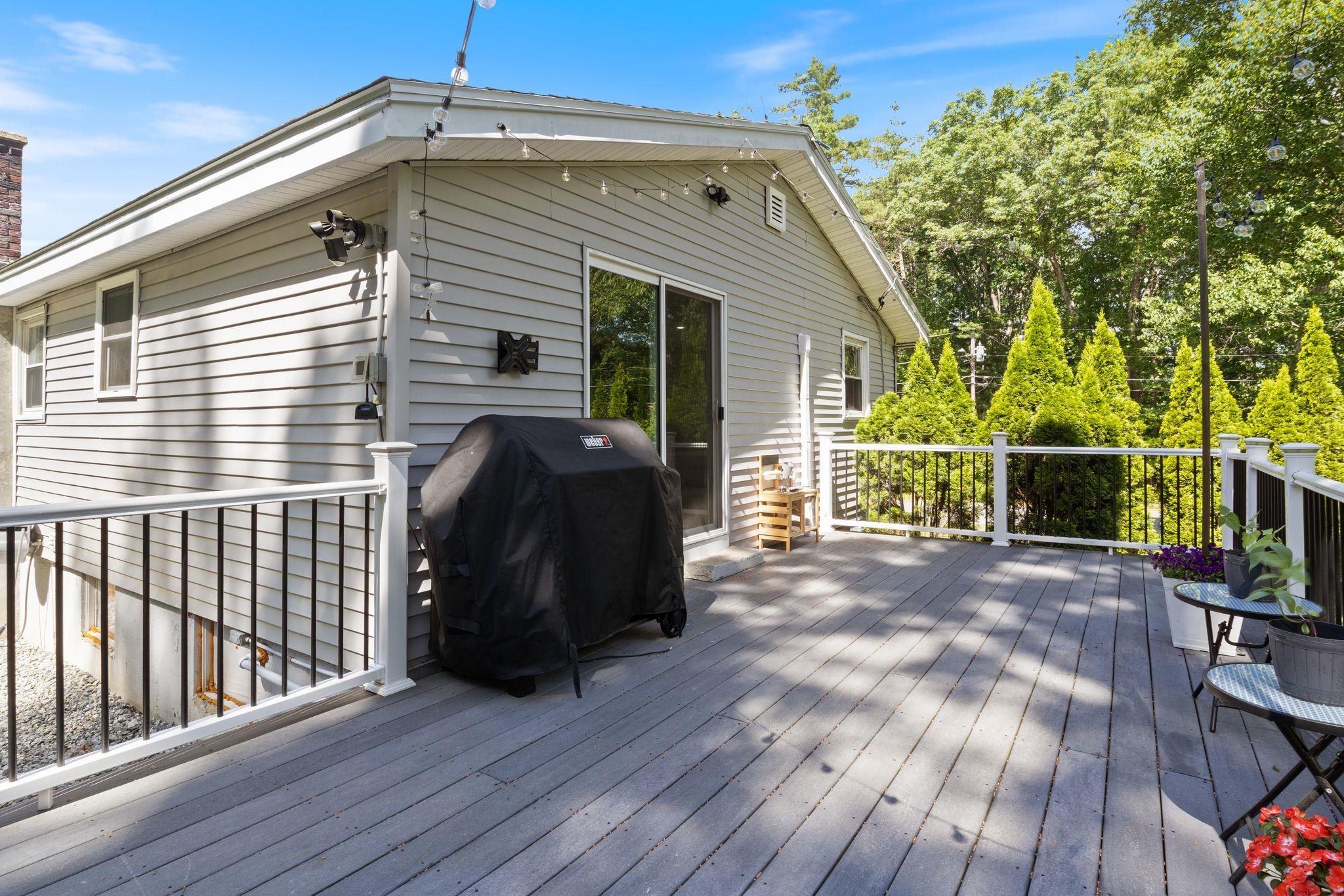 8 Diana Rd, Derry, NH 03038