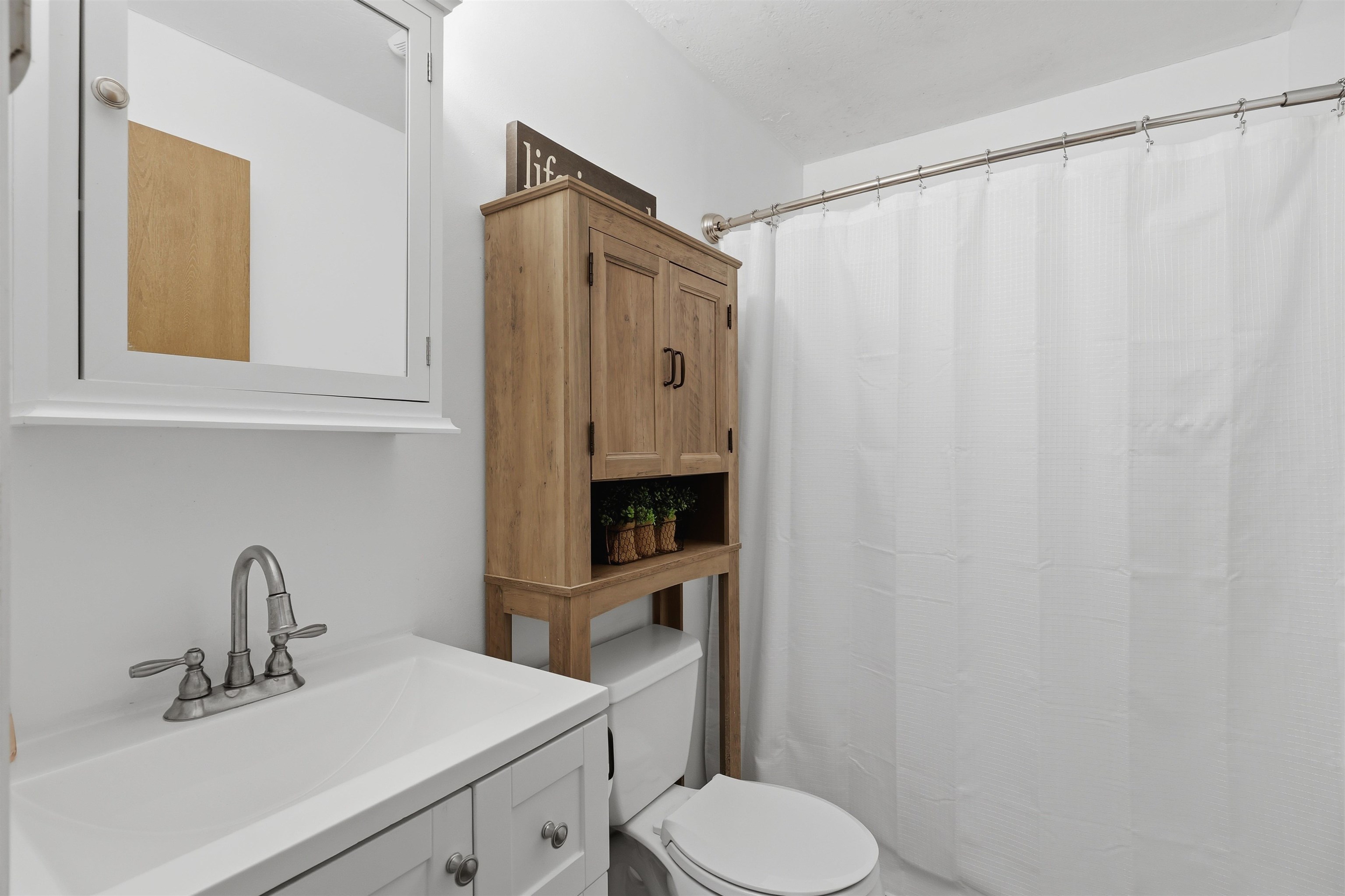 1 Bristol Ct #211, Derry, NH 03038