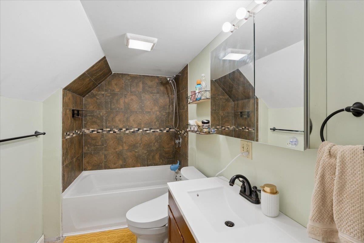 7 Gold St, Manchester, NH 03103