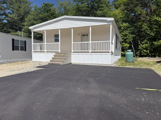70 Norwich Pl, Londonderry, NH 03053