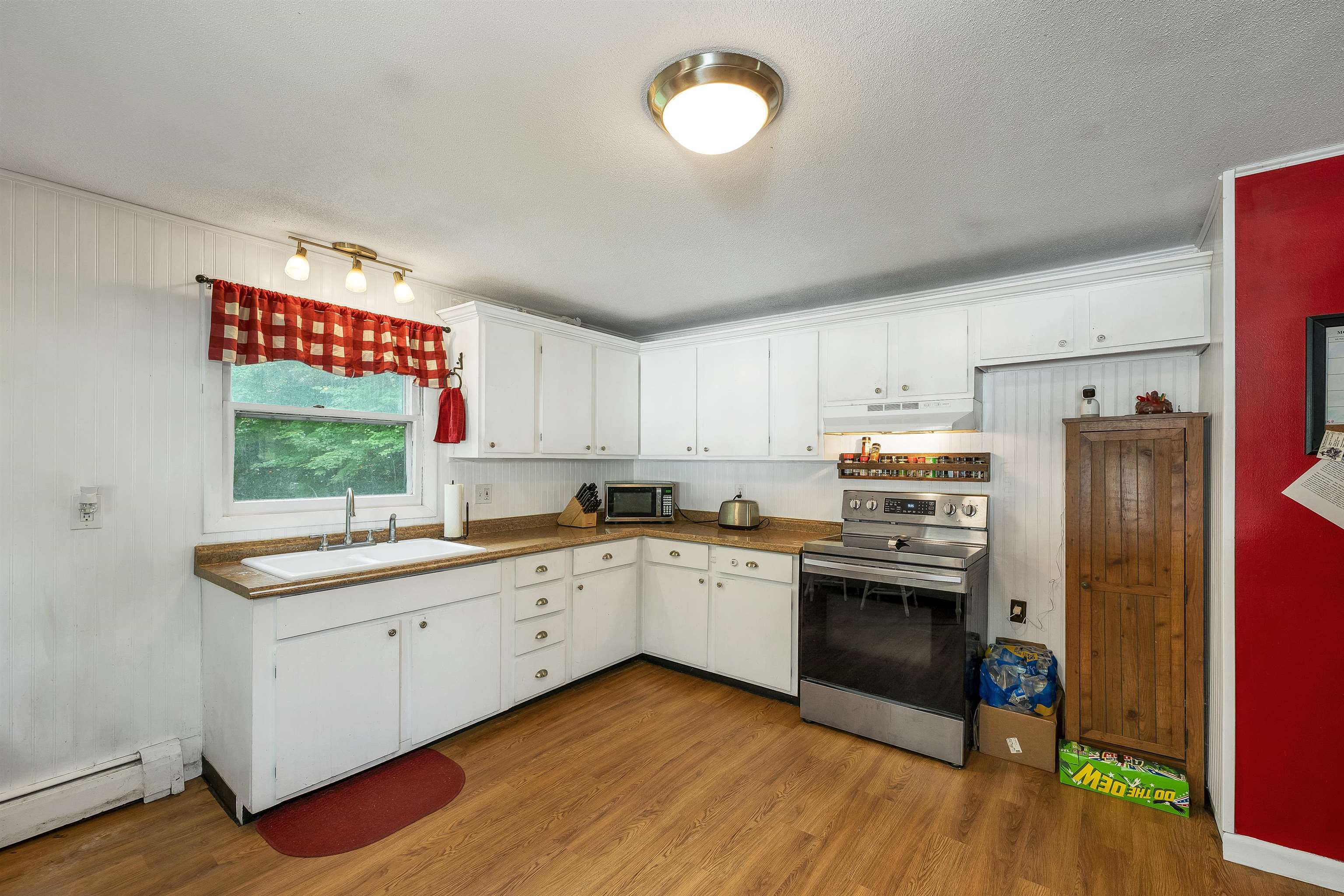 83 Hurricane Rd, Belmont, NH 03220