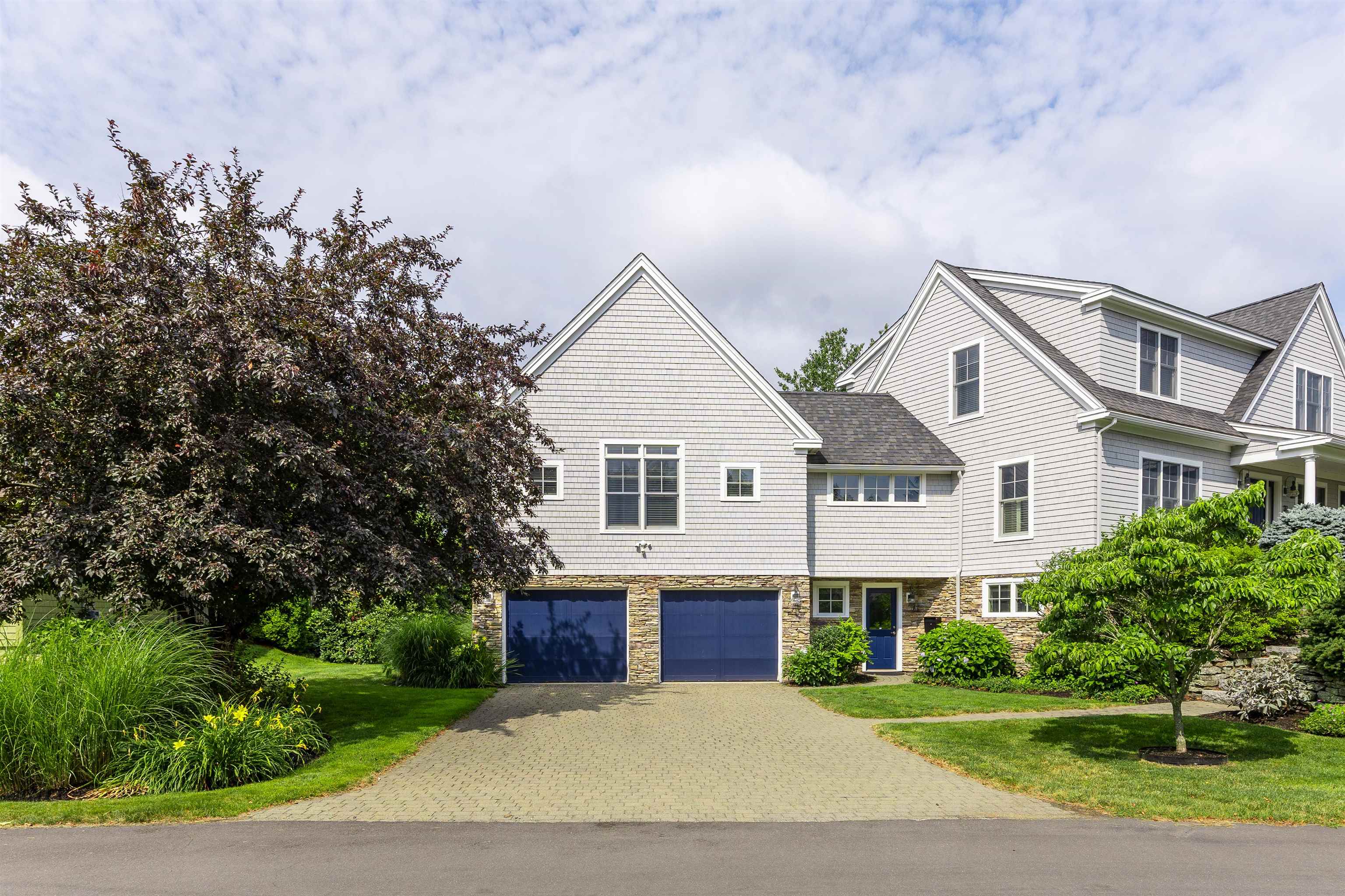 31 Pleasant Point Dr, Portsmouth, NH 03801