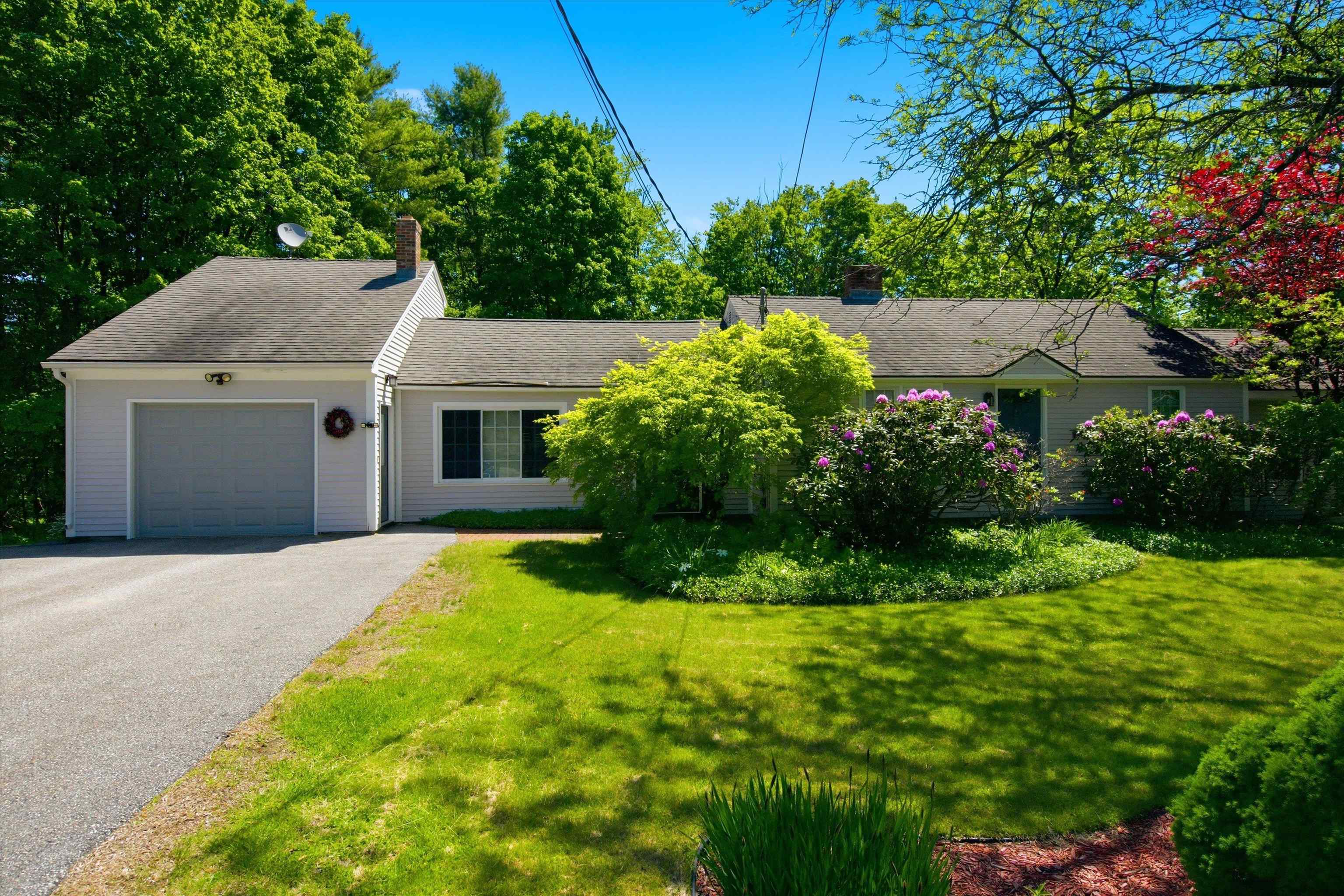221 School St, Tilton, NH 03276
