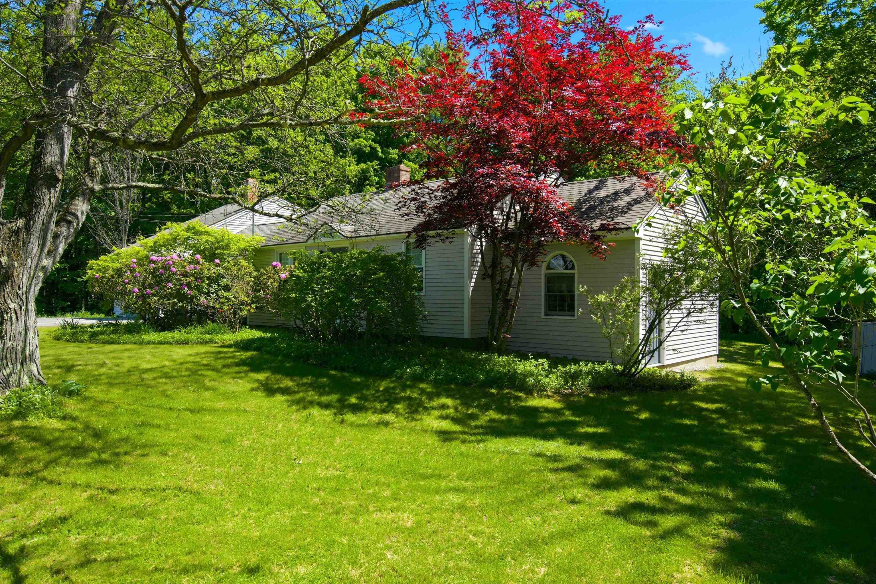 221 School St, Tilton, NH 03276