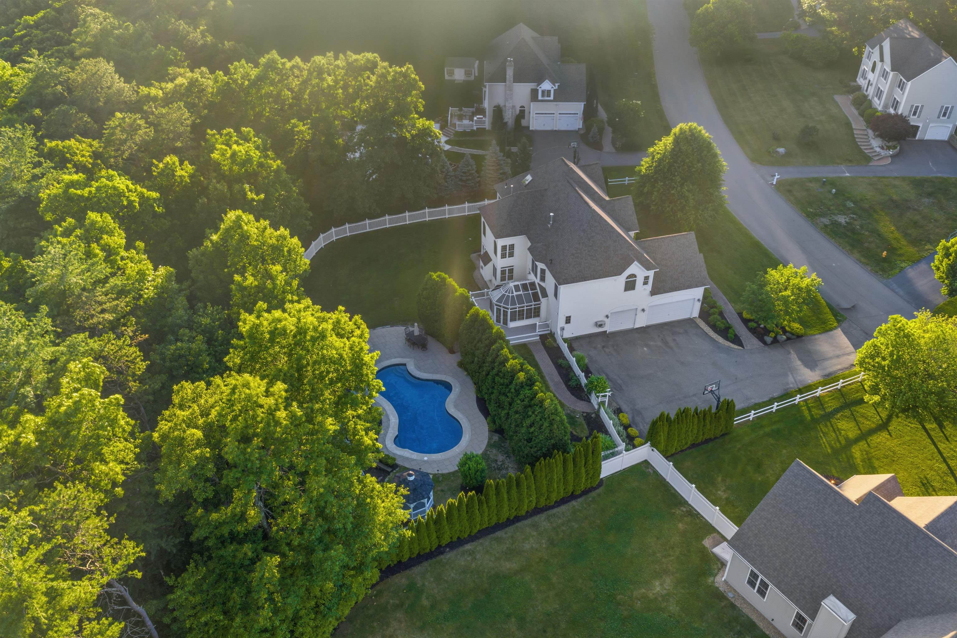 25 Ticklefancy Ln, Salem, NH 03079