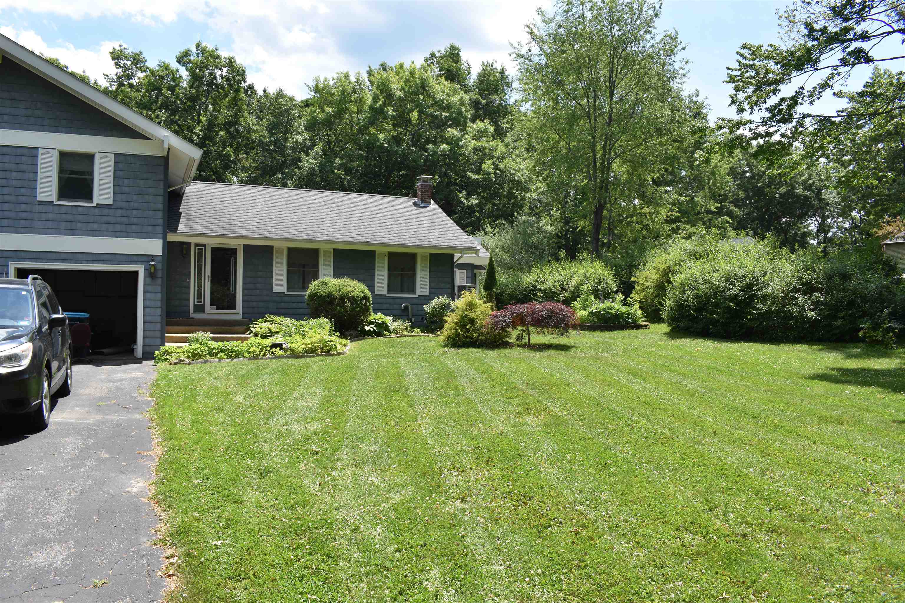 1 Whitneys Cv, Derry, NH 03038