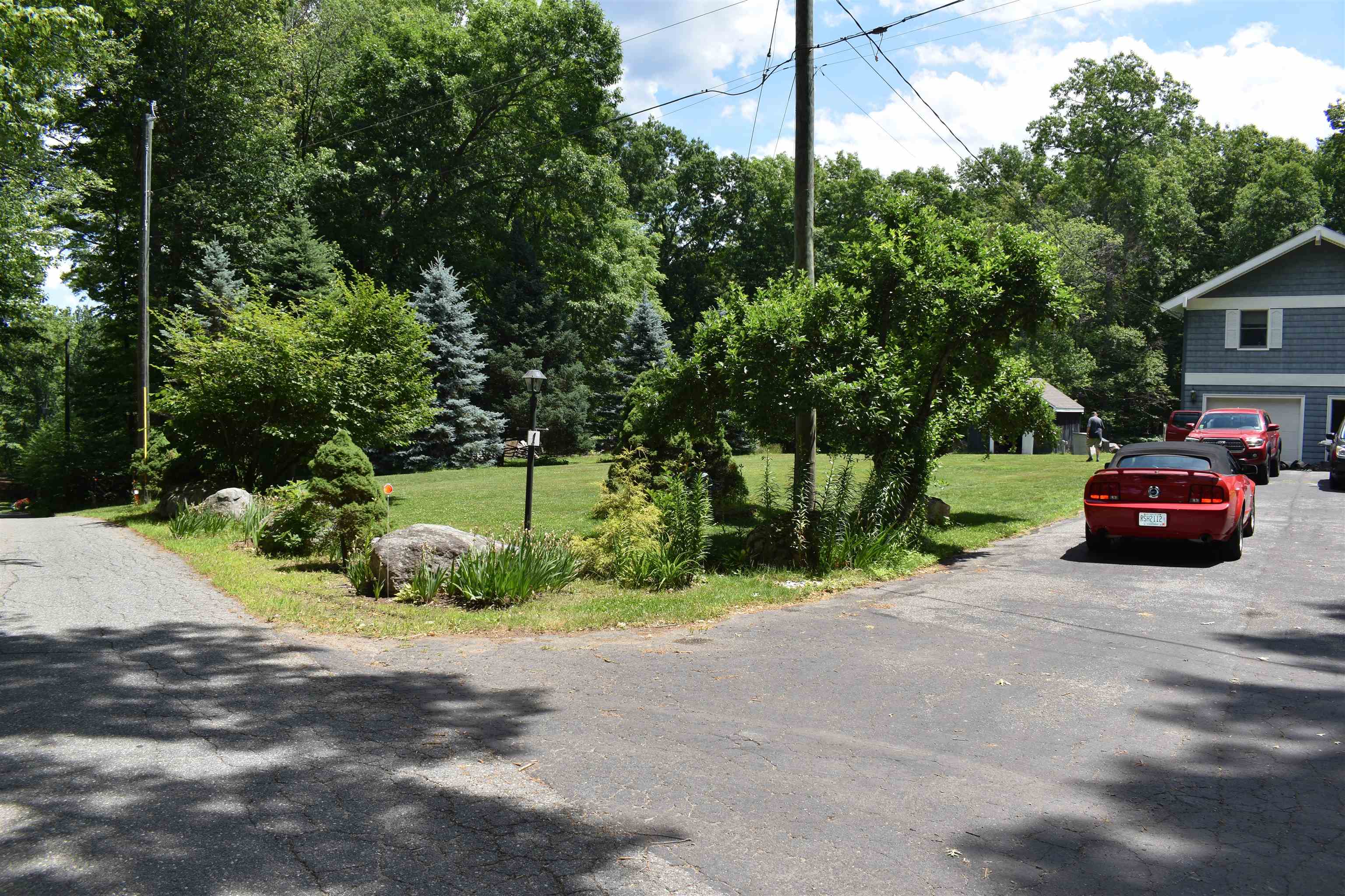 1 Whitneys Cv, Derry, NH 03038