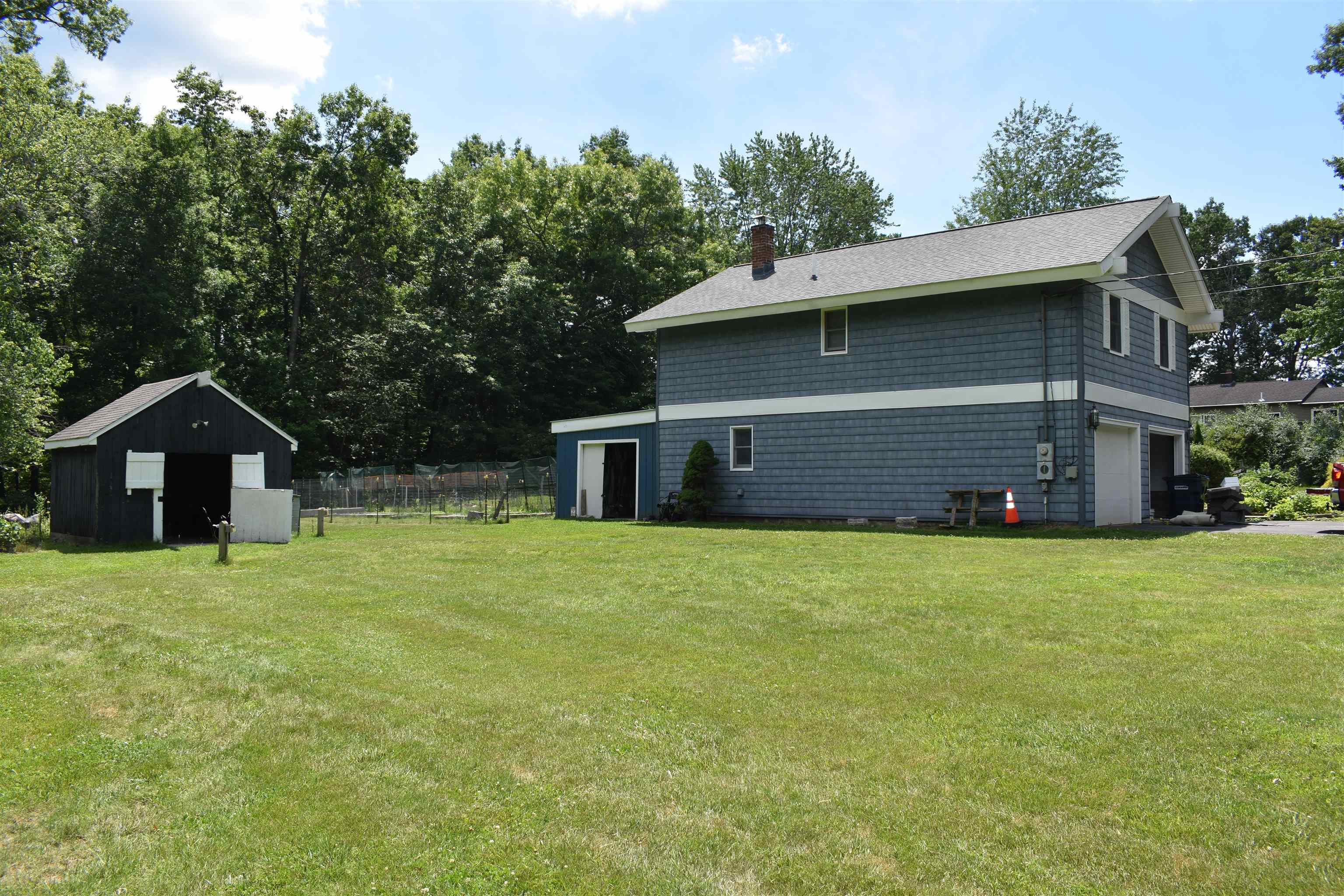 1 Whitneys Cv, Derry, NH 03038