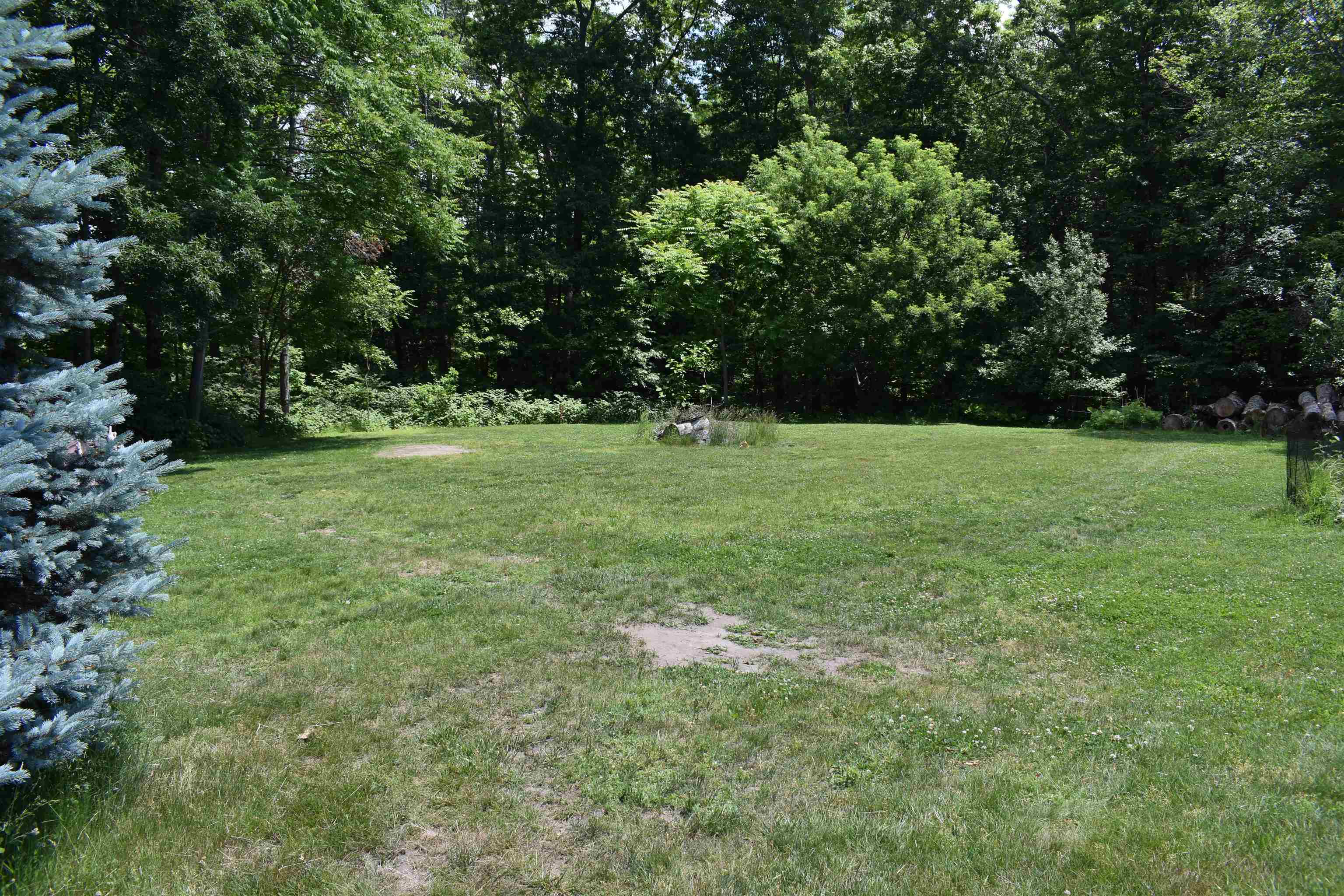 1 Whitneys Cv, Derry, NH 03038