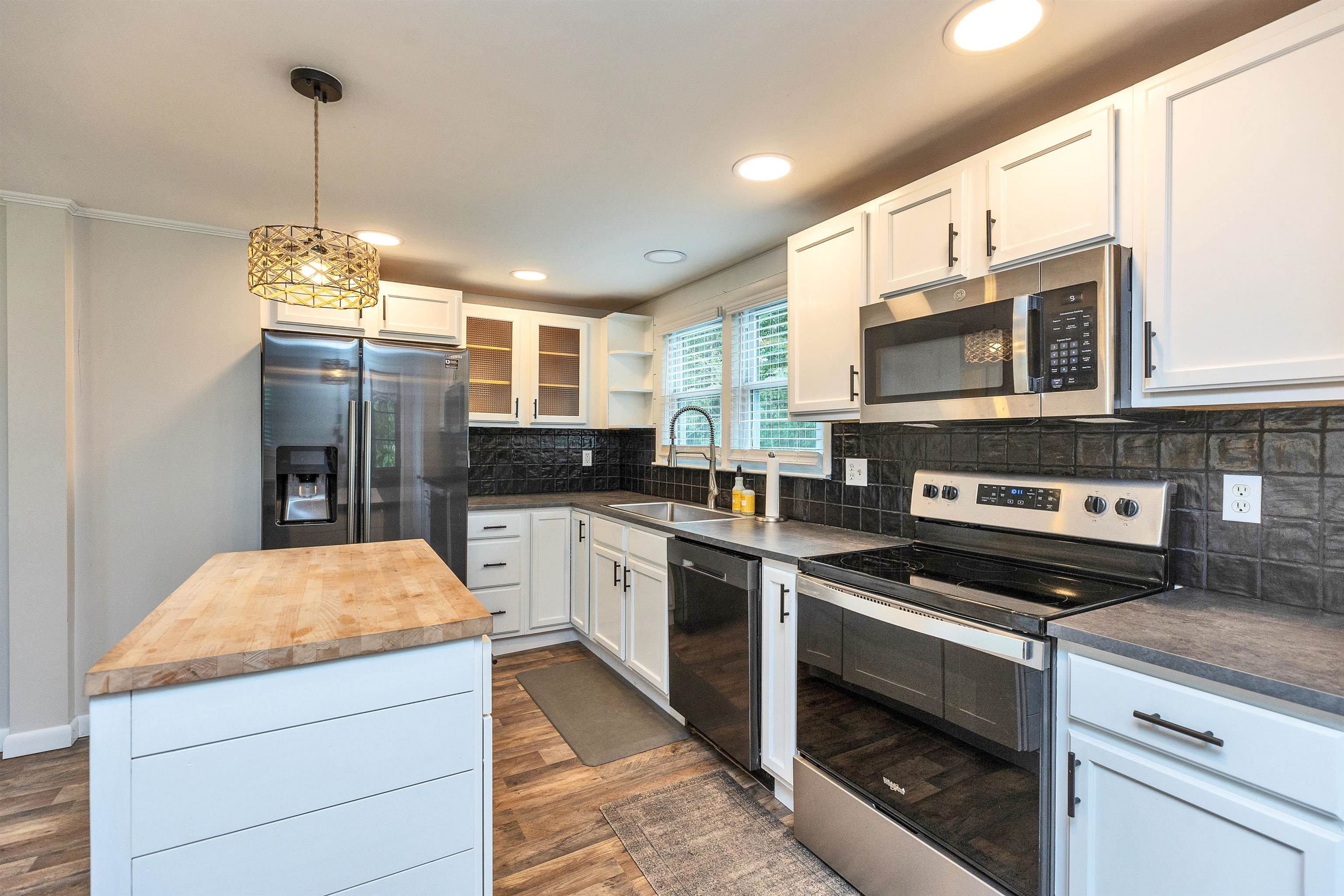 29 Goyette Dr, Peterborough, NH 03458