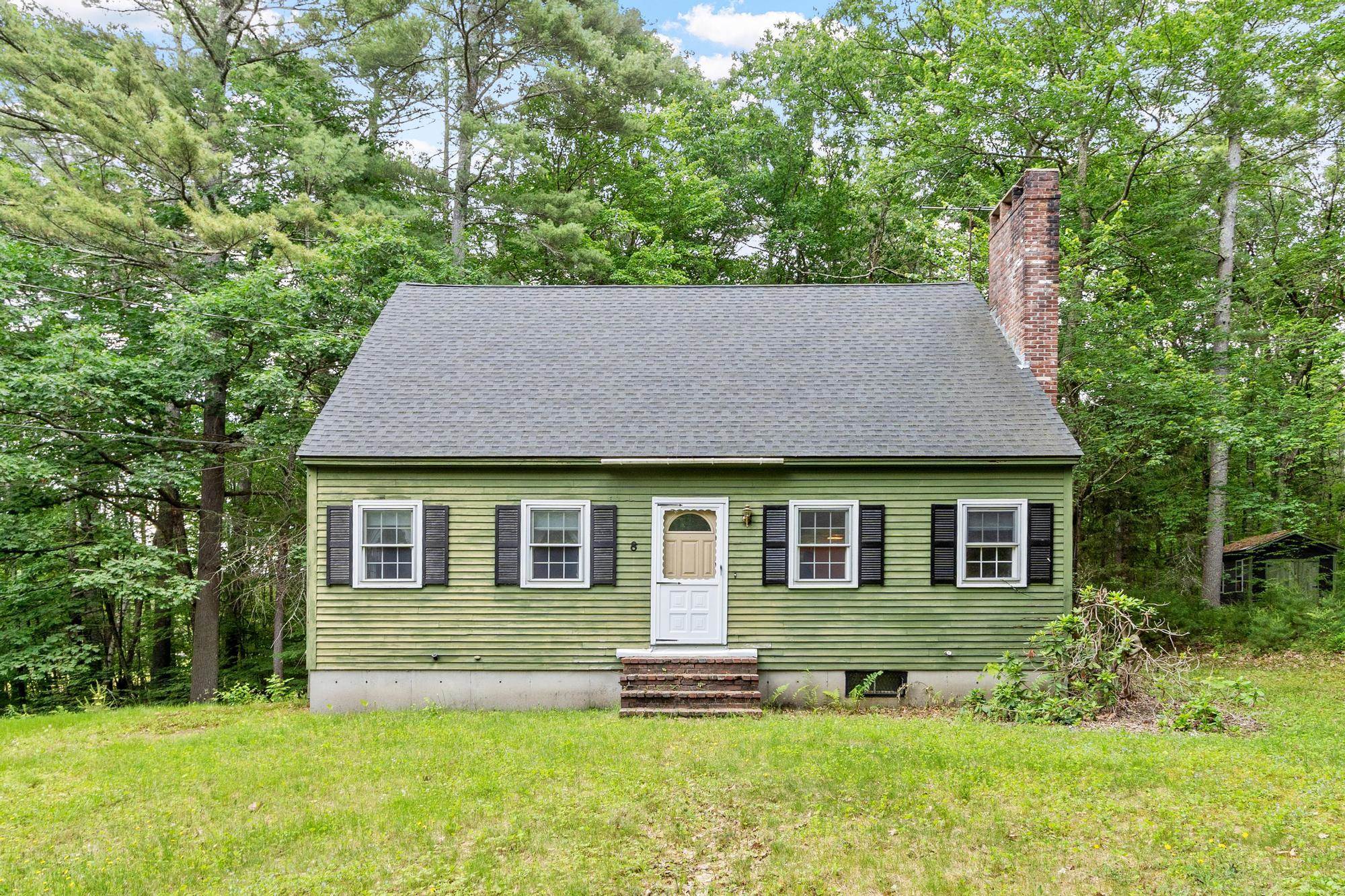 8 Naticook Rd, Merrimack, NH 03054