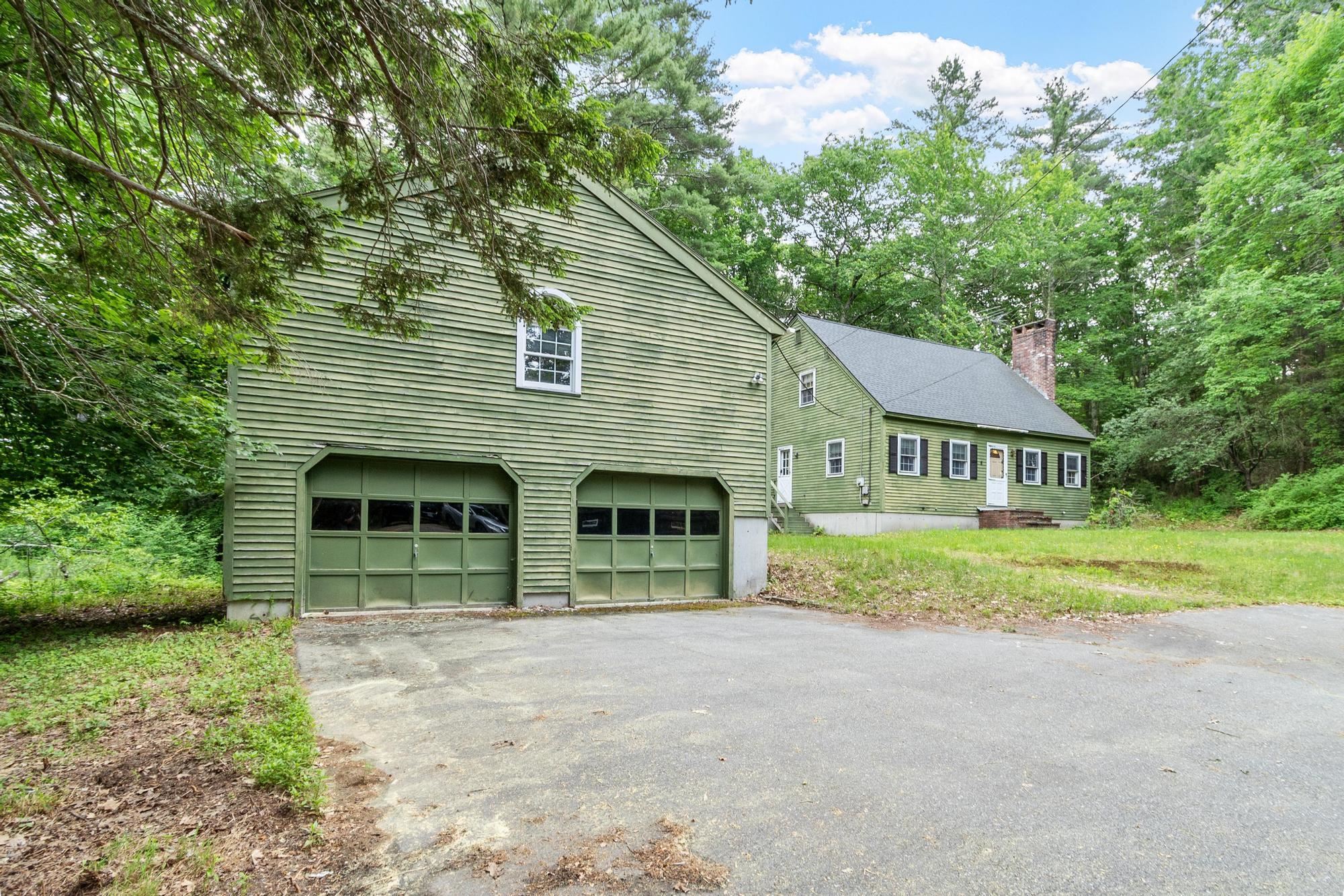 8 Naticook Rd, Merrimack, NH 03054