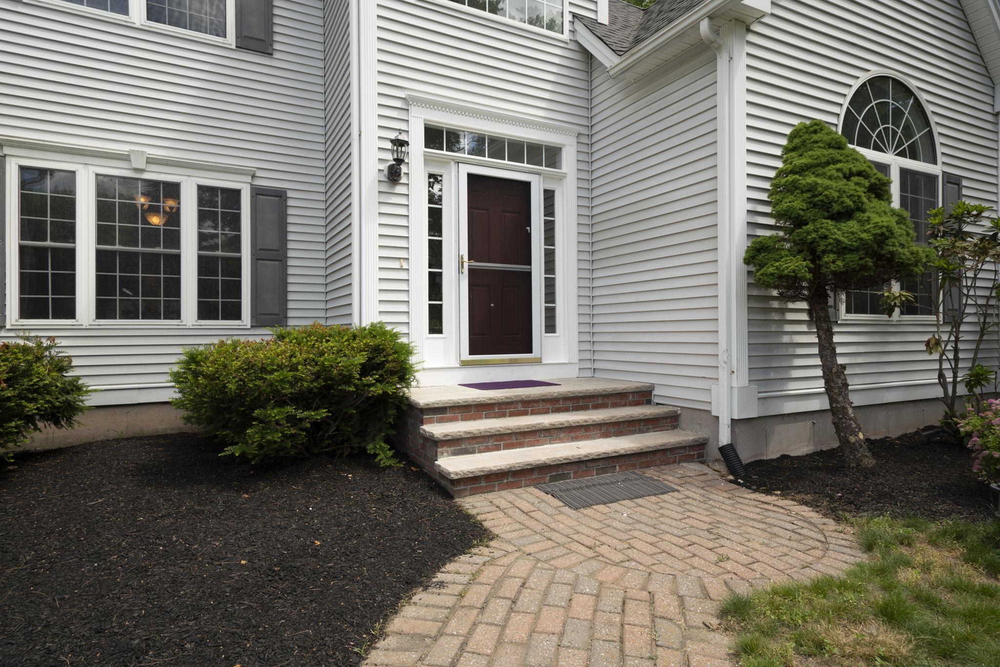 84 Searles Rd, Windham, NH 03087