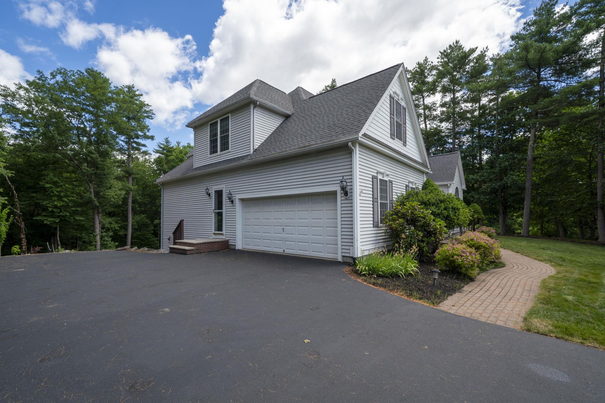 84 Searles Rd, Windham, NH 03087