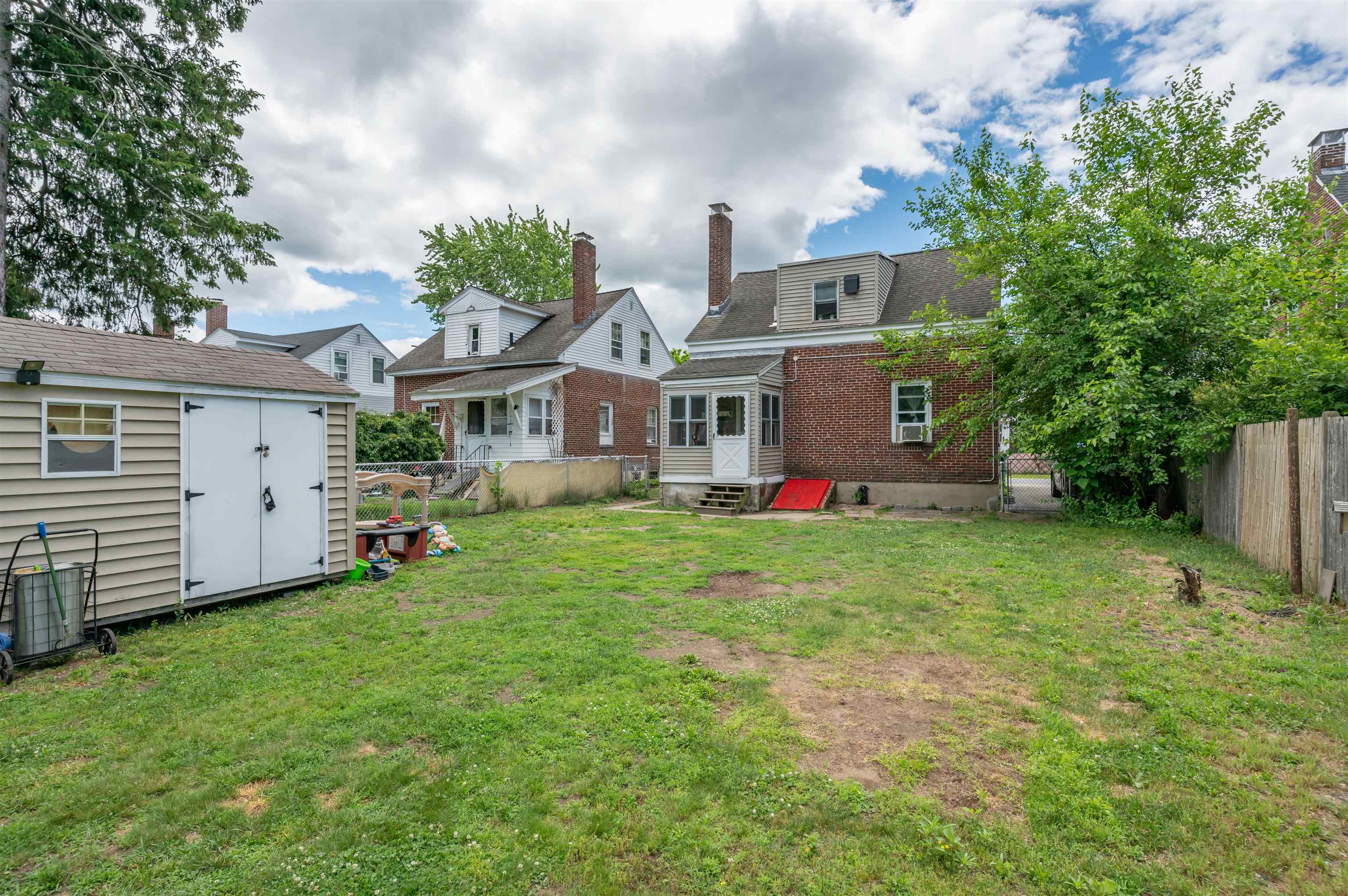 17 Grand Ave, Nashua, NH 03060