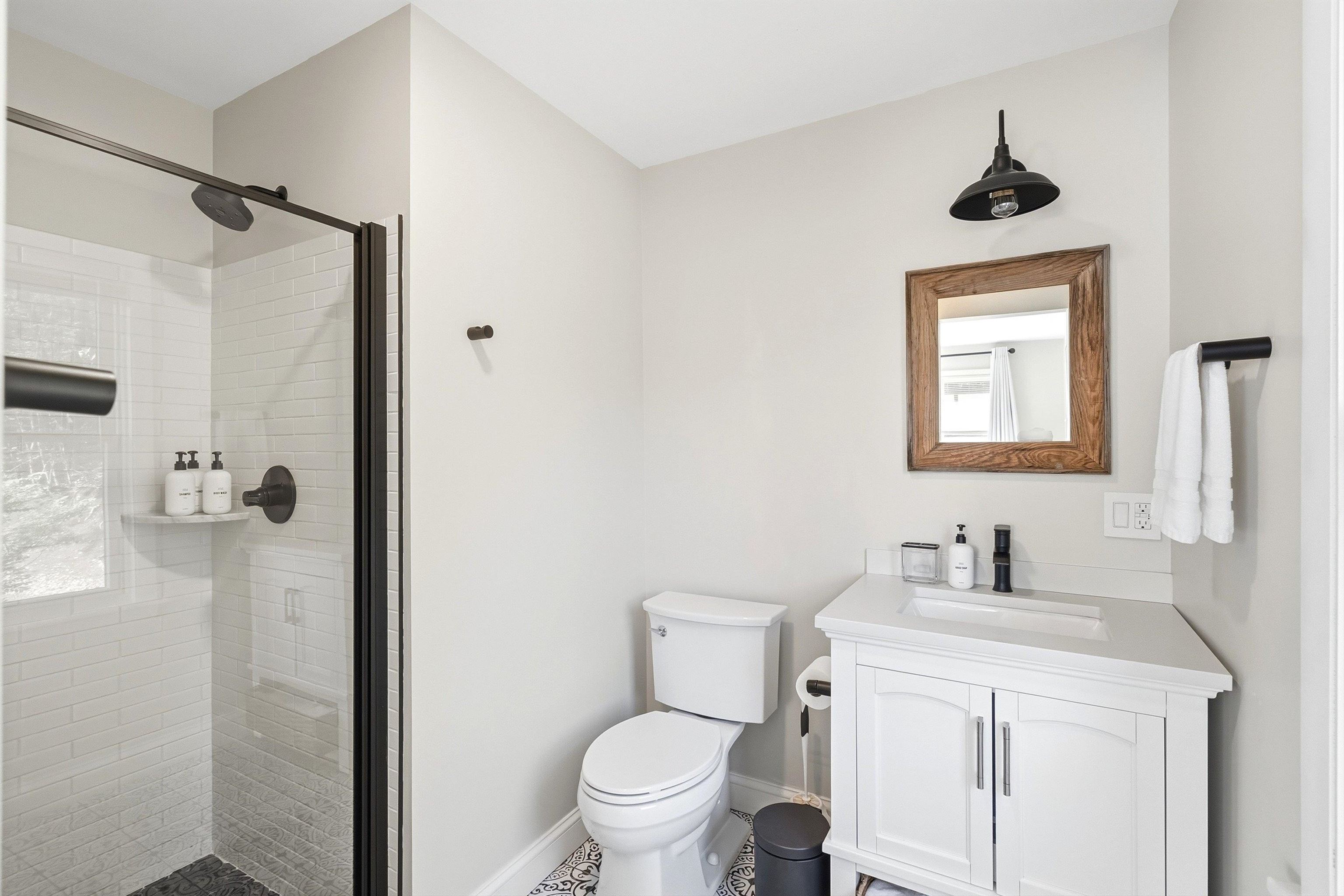 2nd Floor Bathroom 25604268