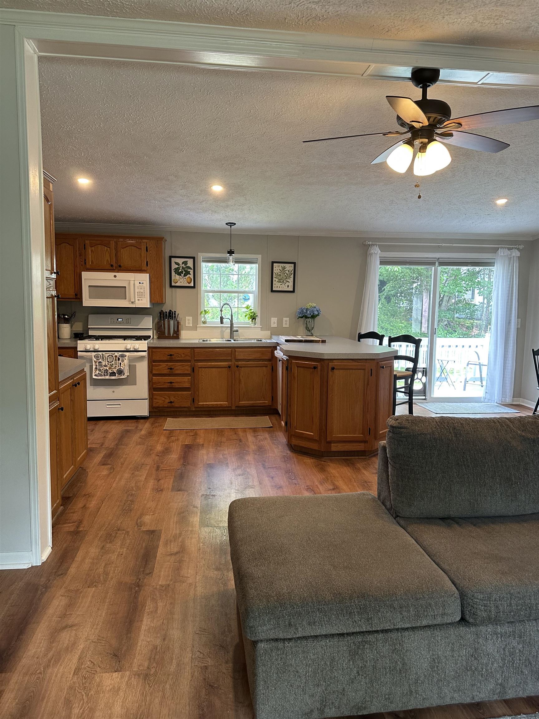 21 Eric Ave, Nashua, NH 03062