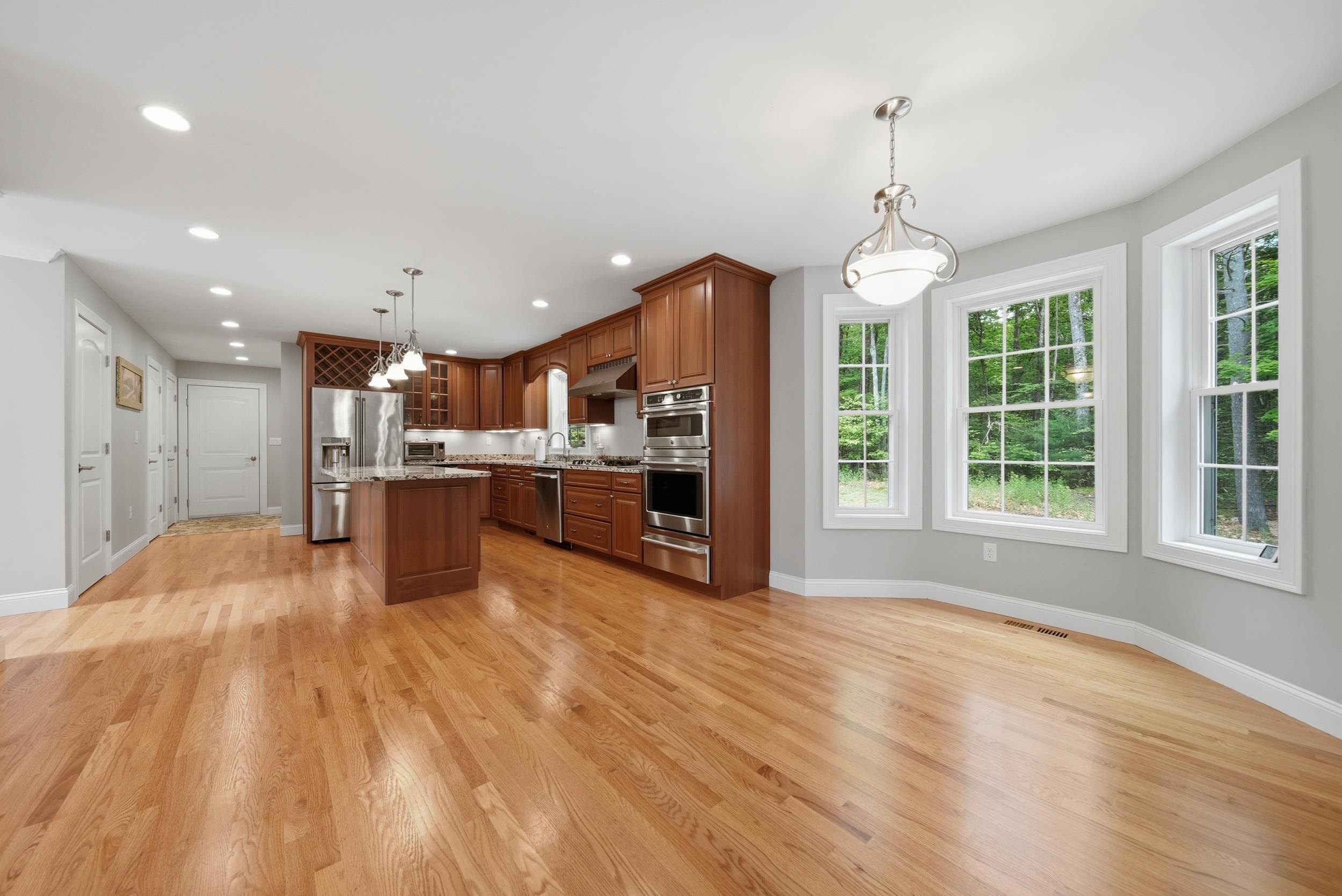 24 Piper Ln, Pelham, NH 03076