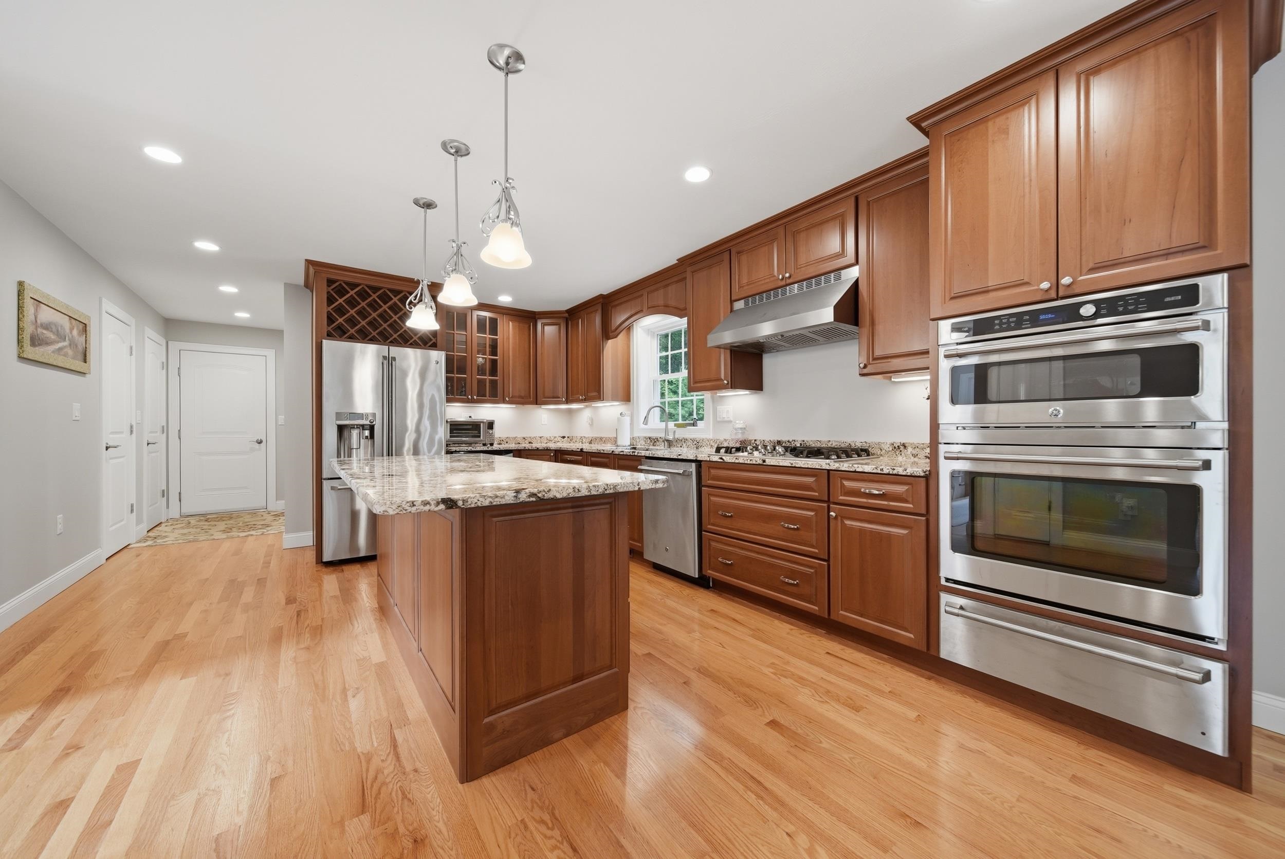 24 Piper Ln, Pelham, NH 03076