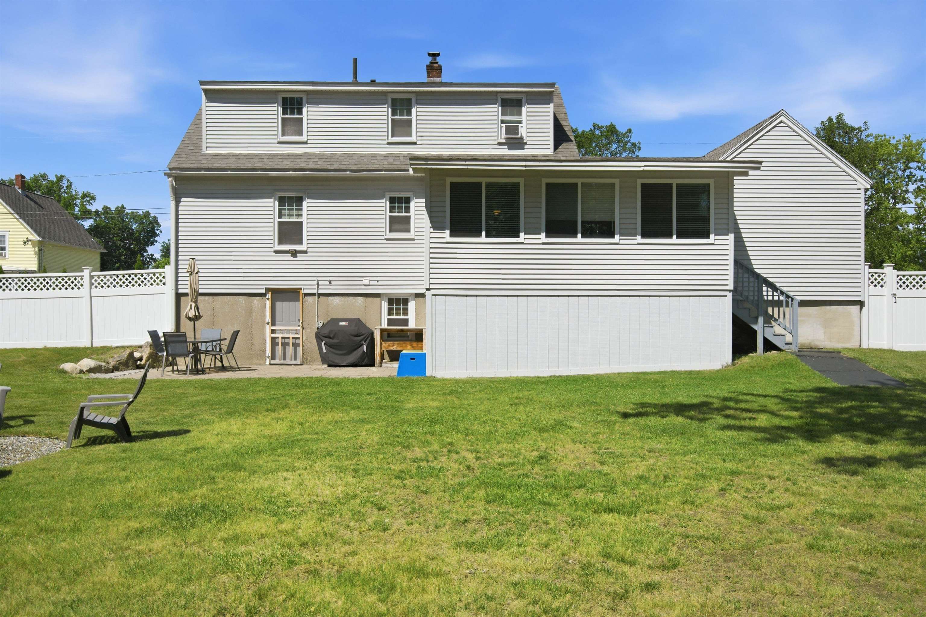 103 Broadway Ave, Manchester, NH 03104