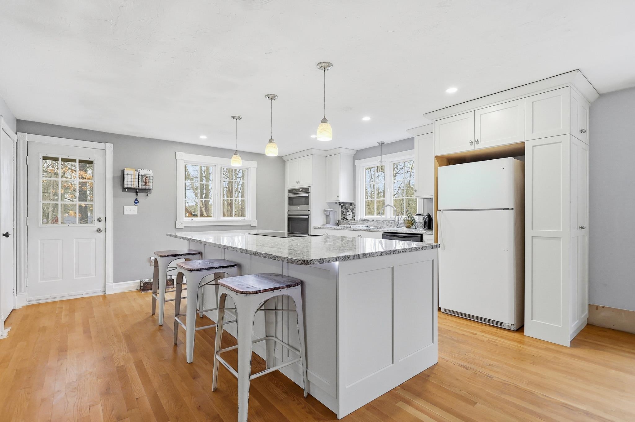 773 Mammoth Rd, Pelham, NH 03076
