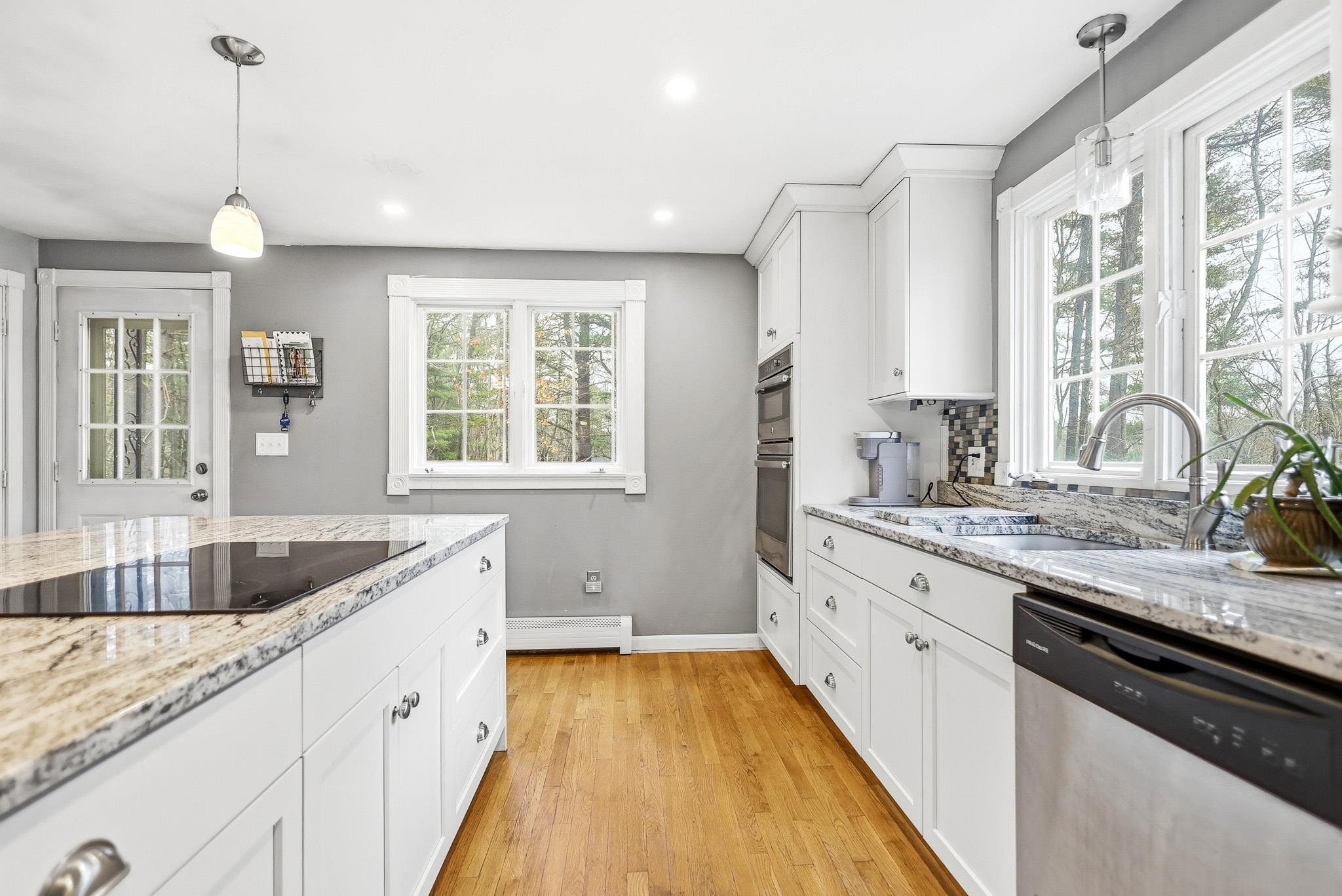 773 Mammoth Rd, Pelham, NH 03076