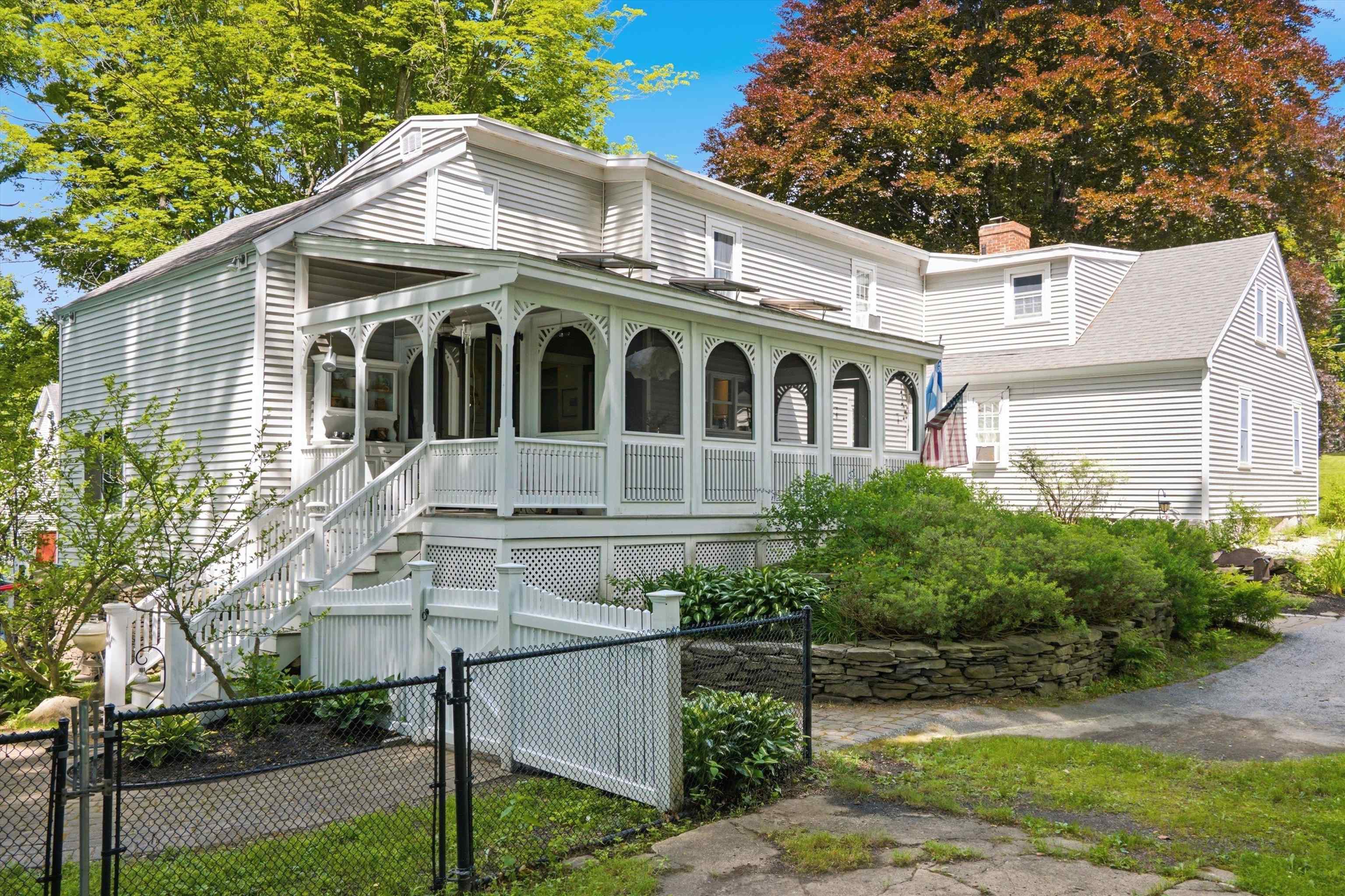 13 Nesmith St, Derry, NH 03038