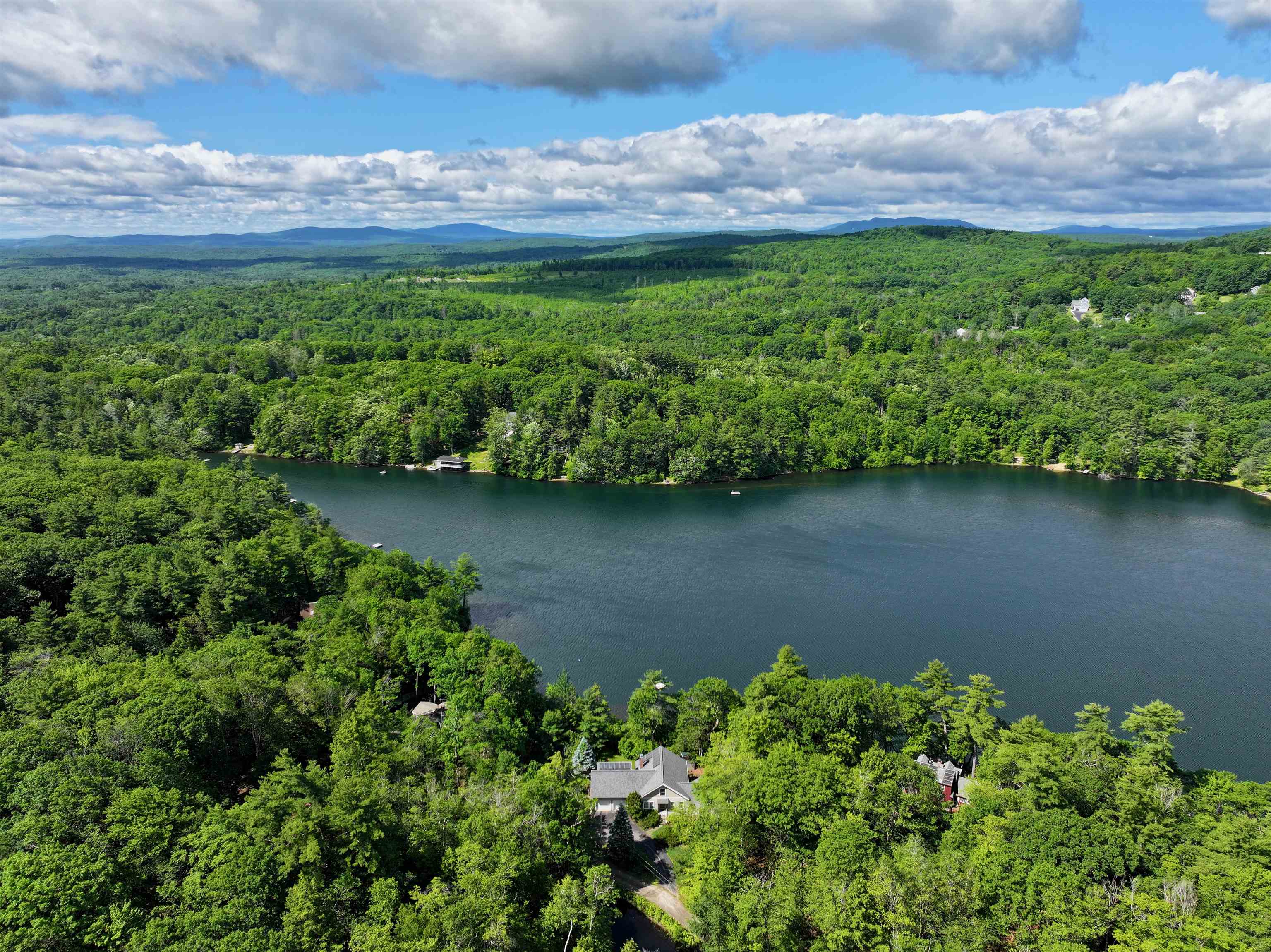 112 Pondview Rd, Weare, NH 03281