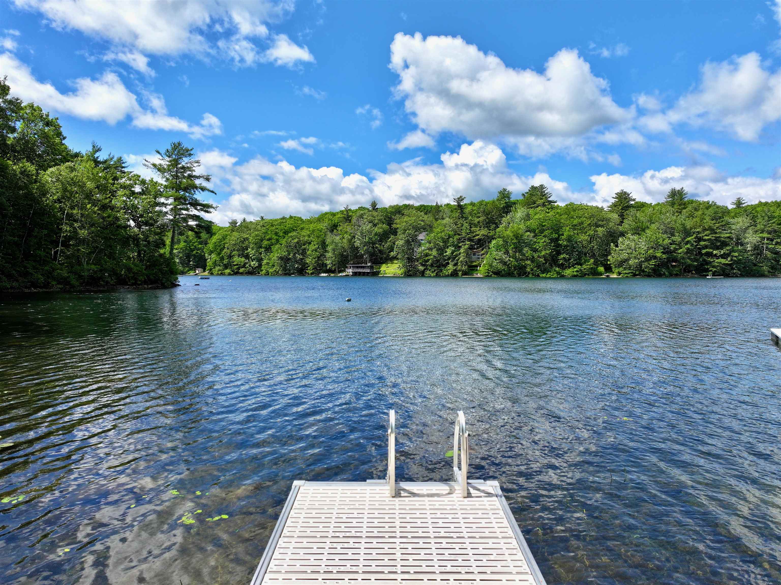 112 Pondview Rd, Weare, NH 03281