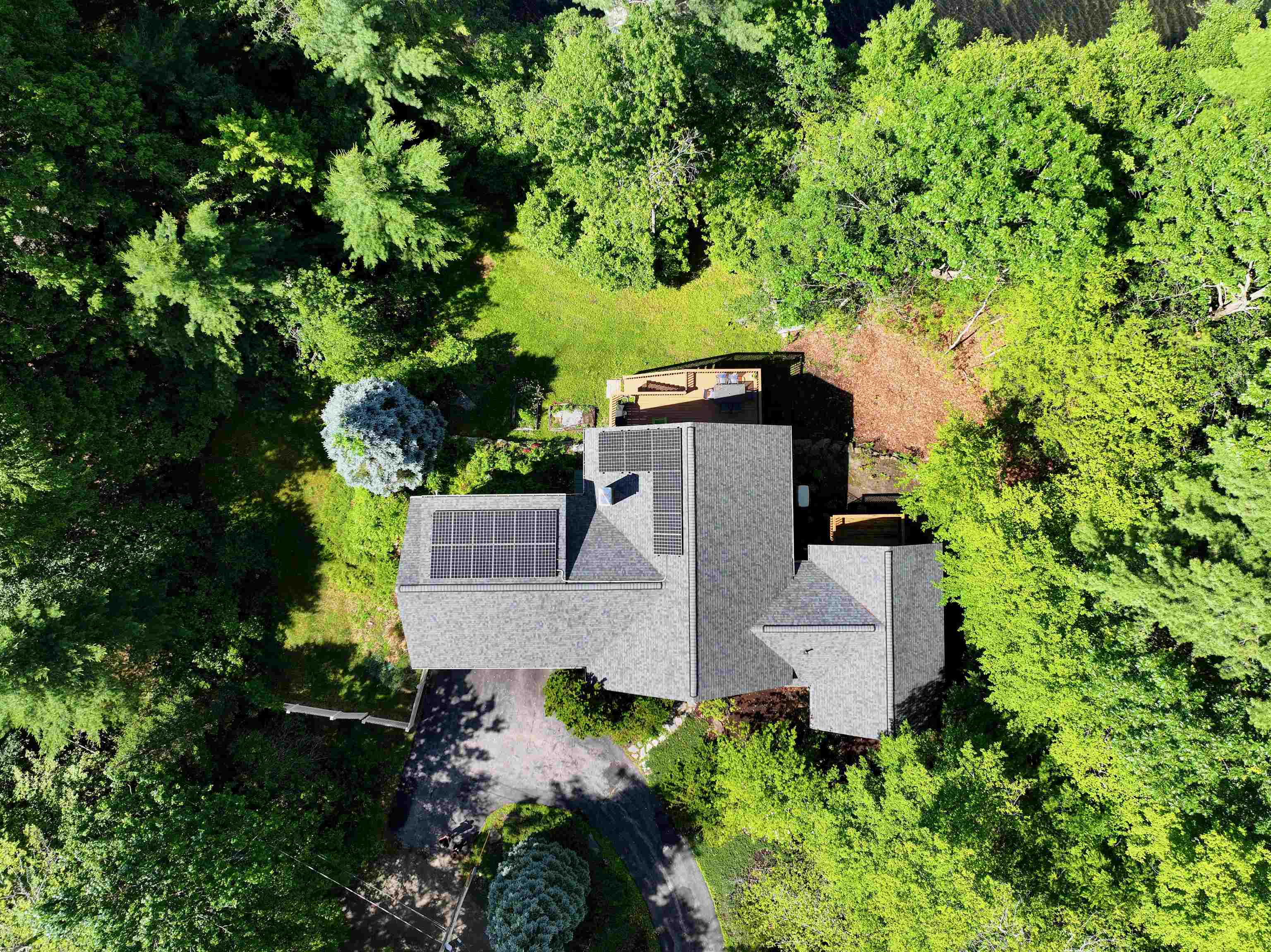 112 Pondview Rd, Weare, NH 03281