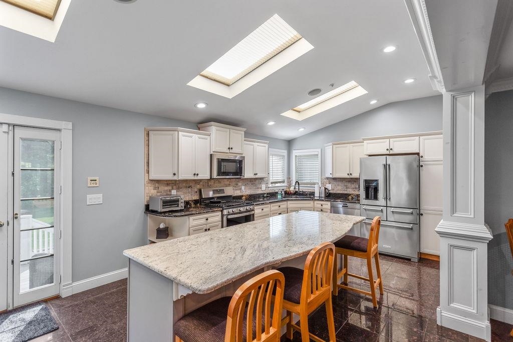 7 Jenny Hill Ln, Nashua, NH 03062