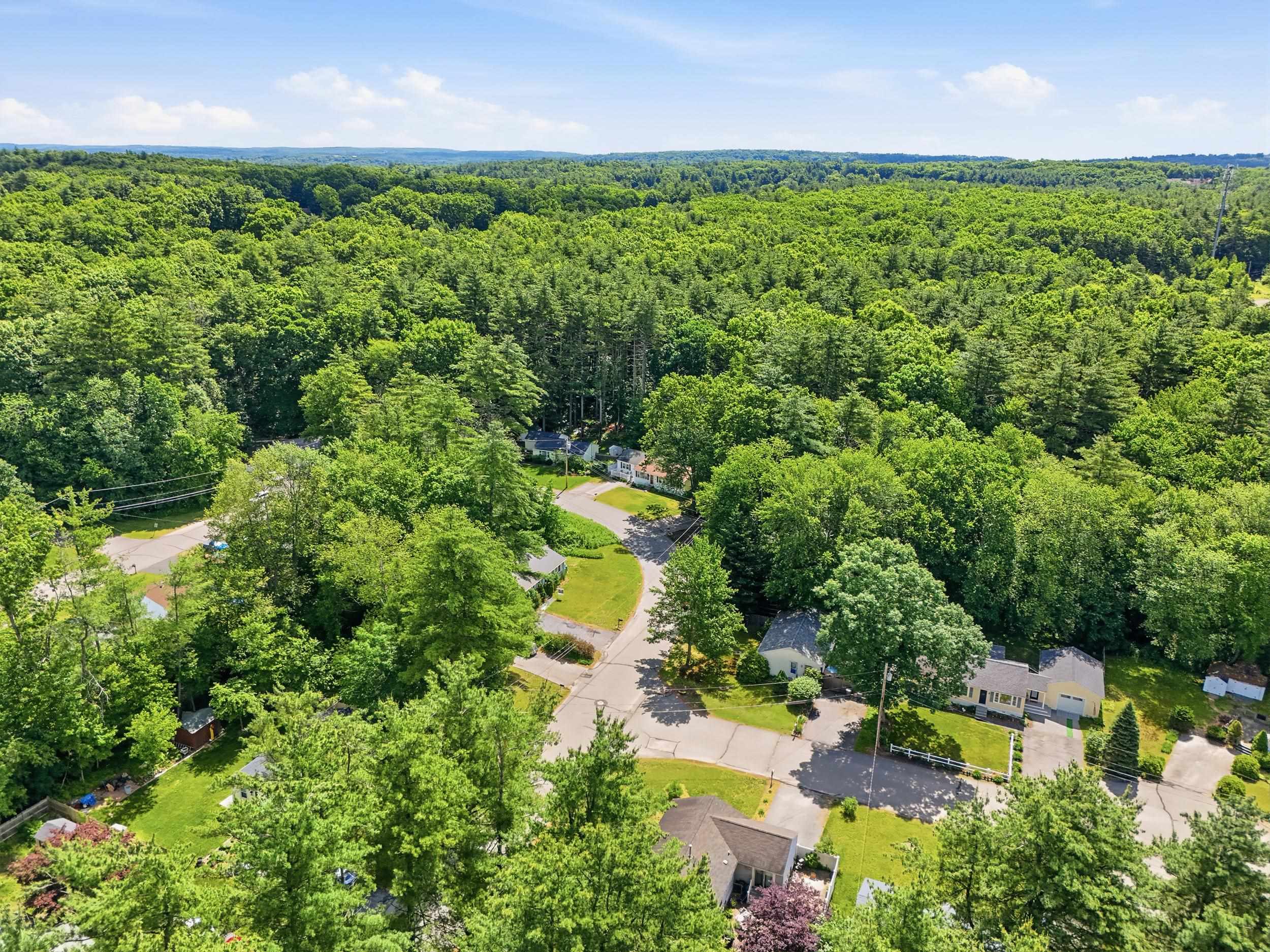60 Trestle Brook Dr, Nashua, NH 03062
